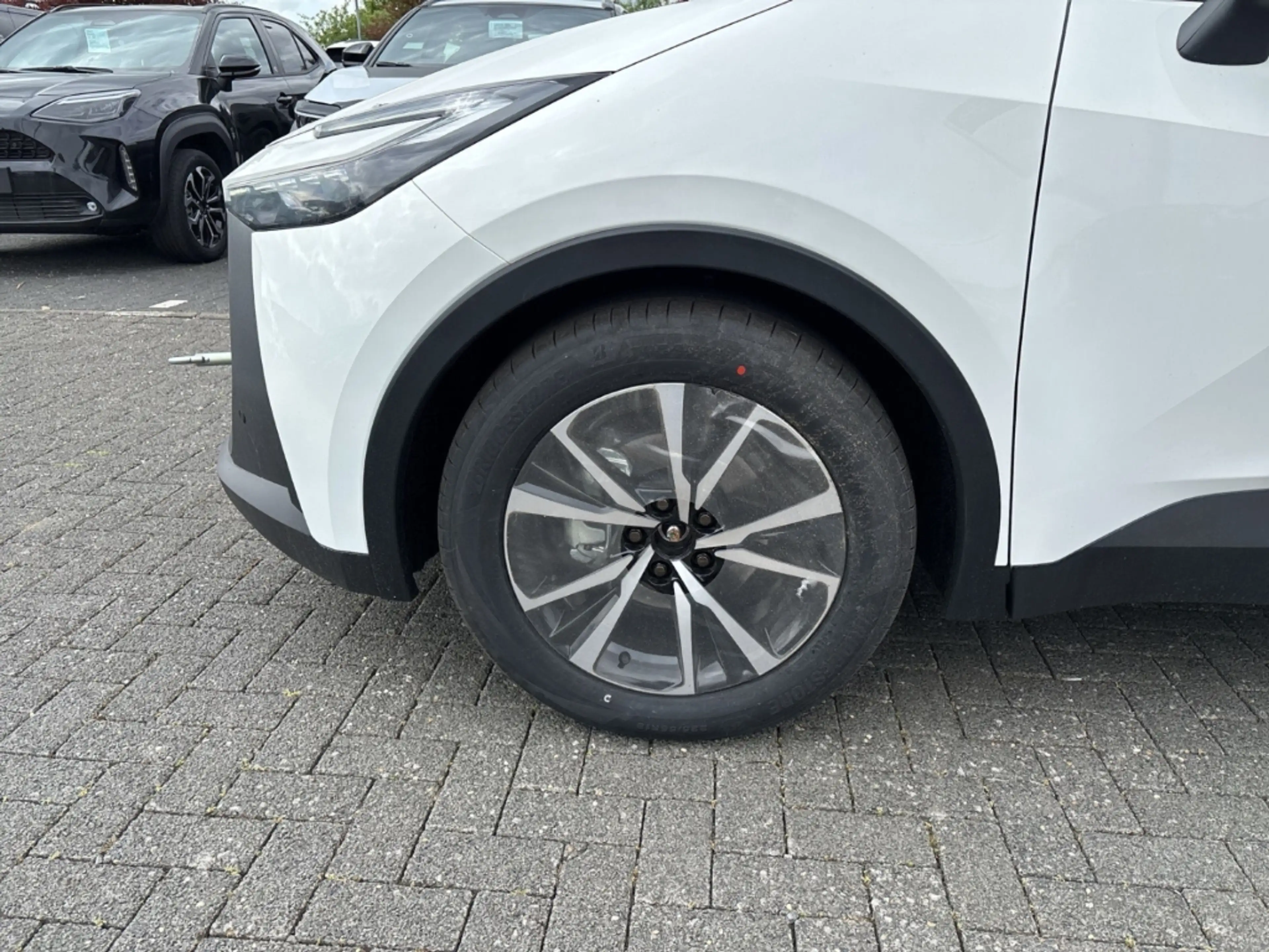 Toyota C-HR 1,8 l Hybrid 4x2 Teamplayer CVT FWD 1.8 EU6e - Nav — photo 6