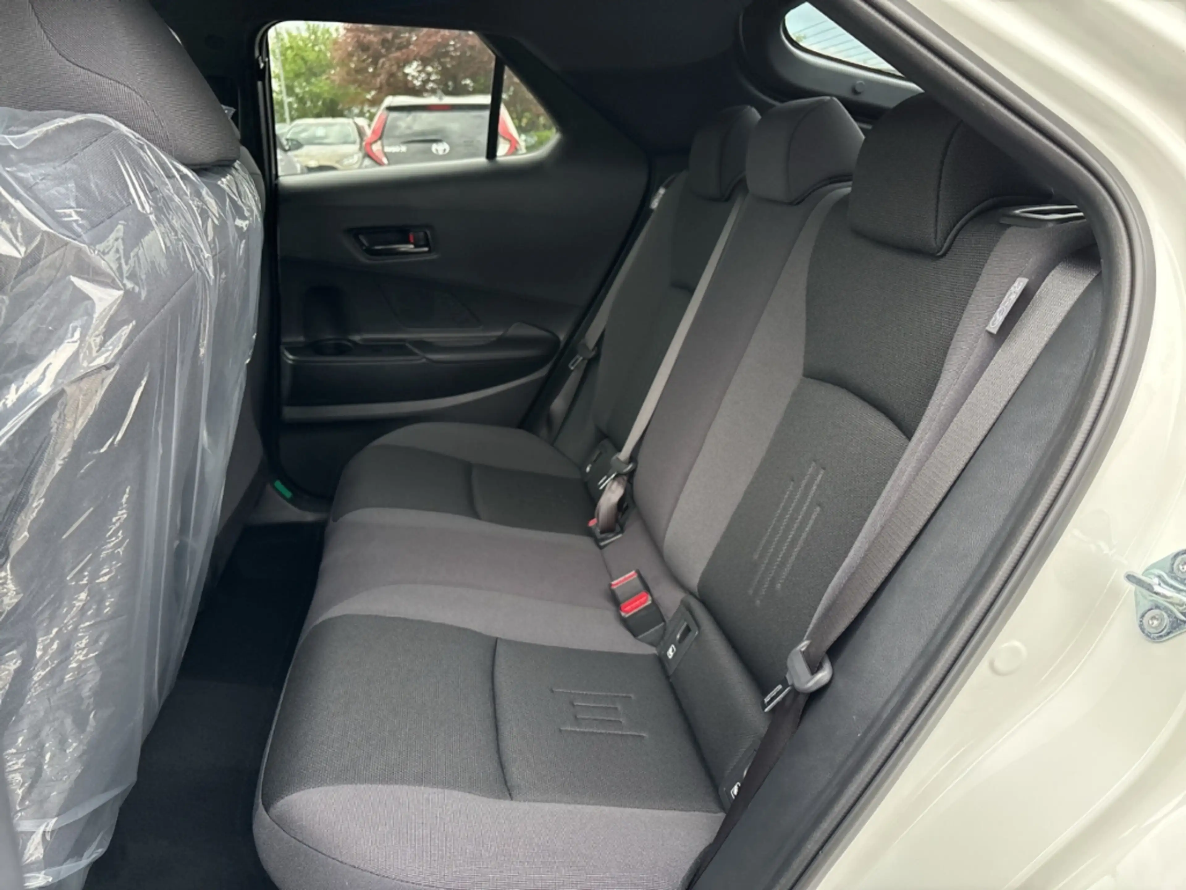 Toyota C-HR 1,8 l Hybrid 4x2 Teamplayer CVT FWD 1.8 EU6e - Nav — photo 11