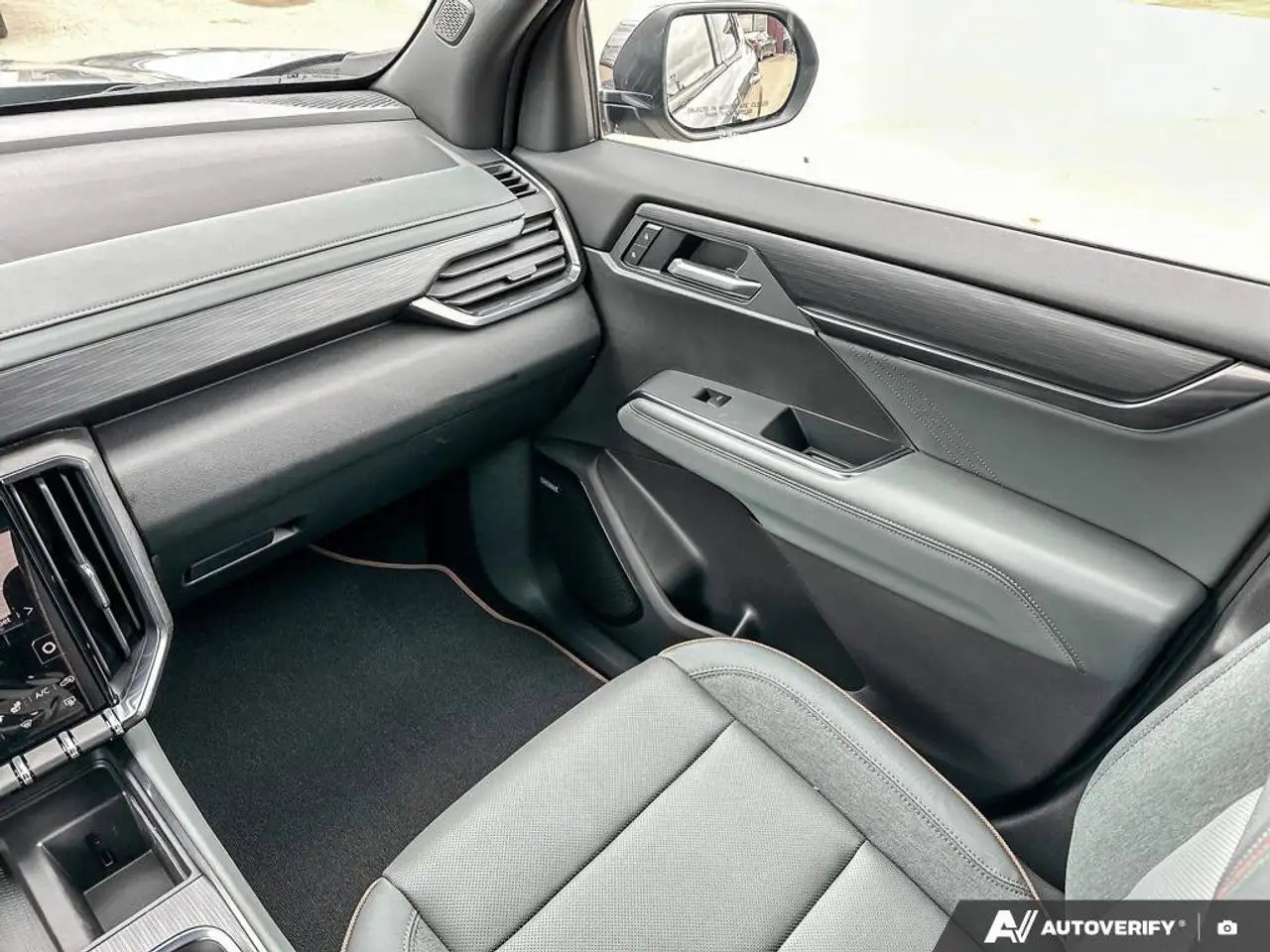 GMC Acadia снимка GMC Acadia