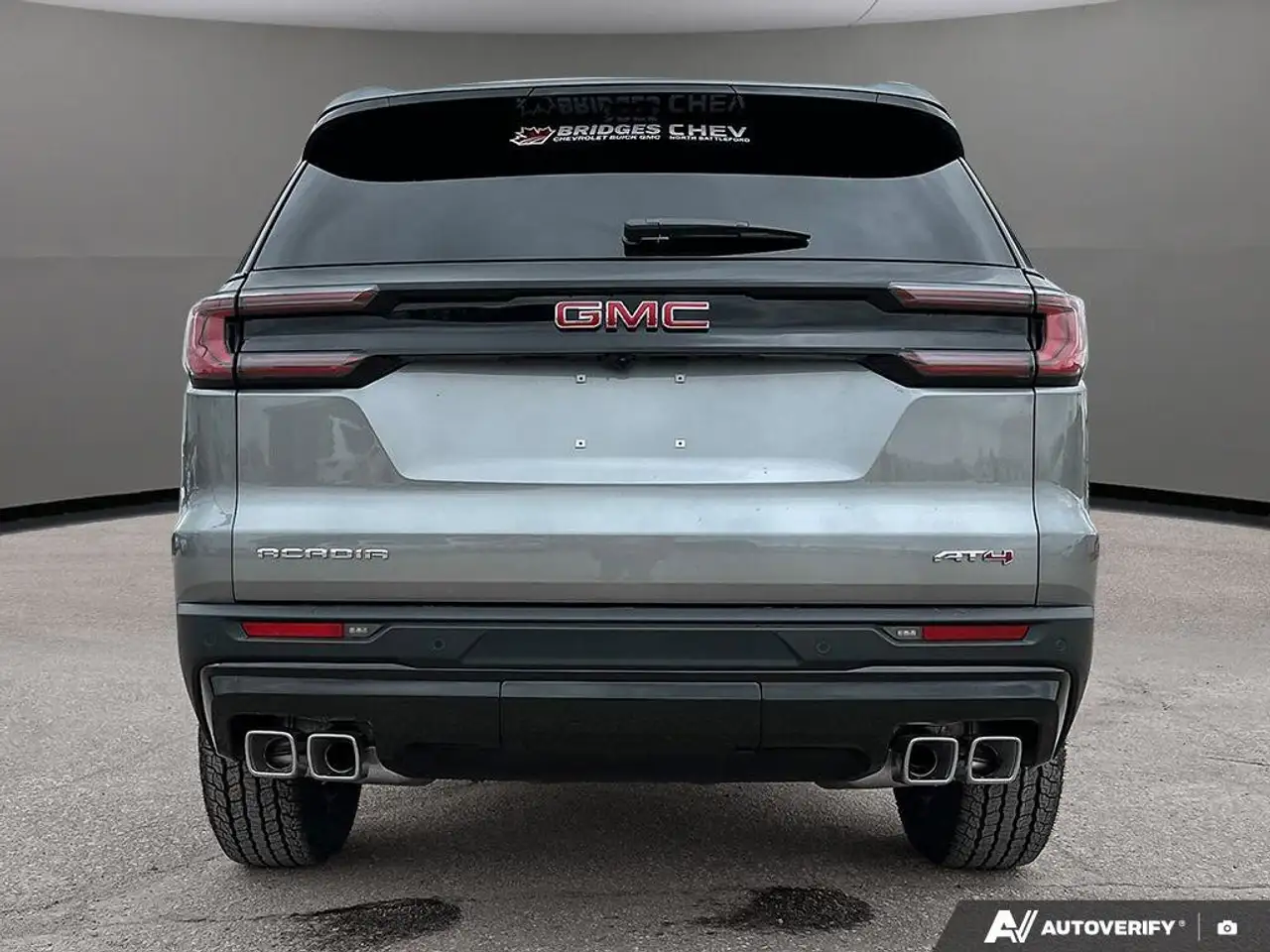 GMC Acadia снимка GMC Acadia