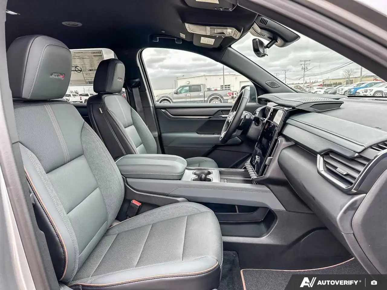 GMC Acadia снимка GMC Acadia