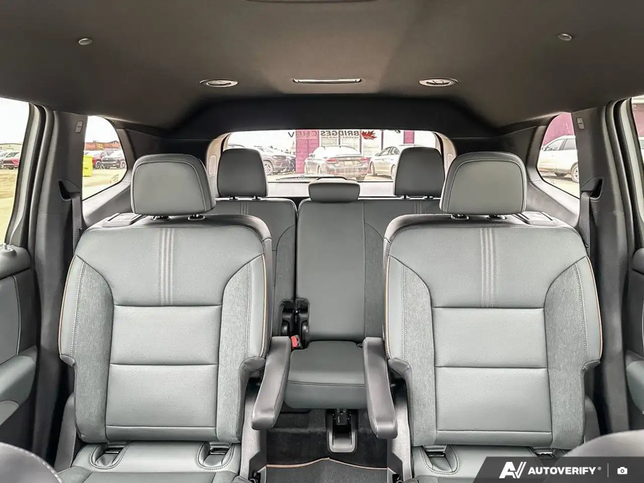 GMC Acadia снимка GMC Acadia
