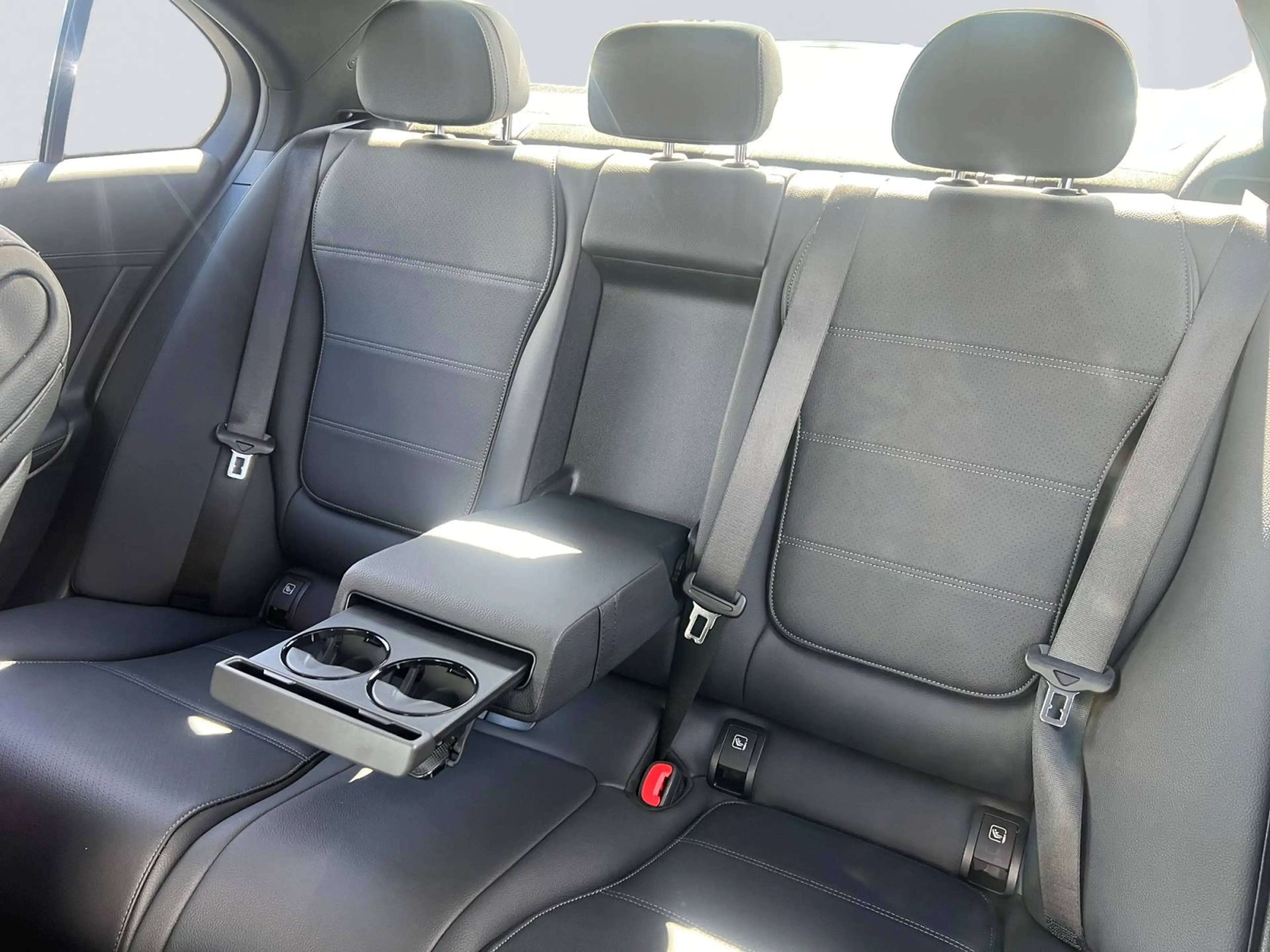 Mercedes-Benz C 200 d AMG Line — photo 19