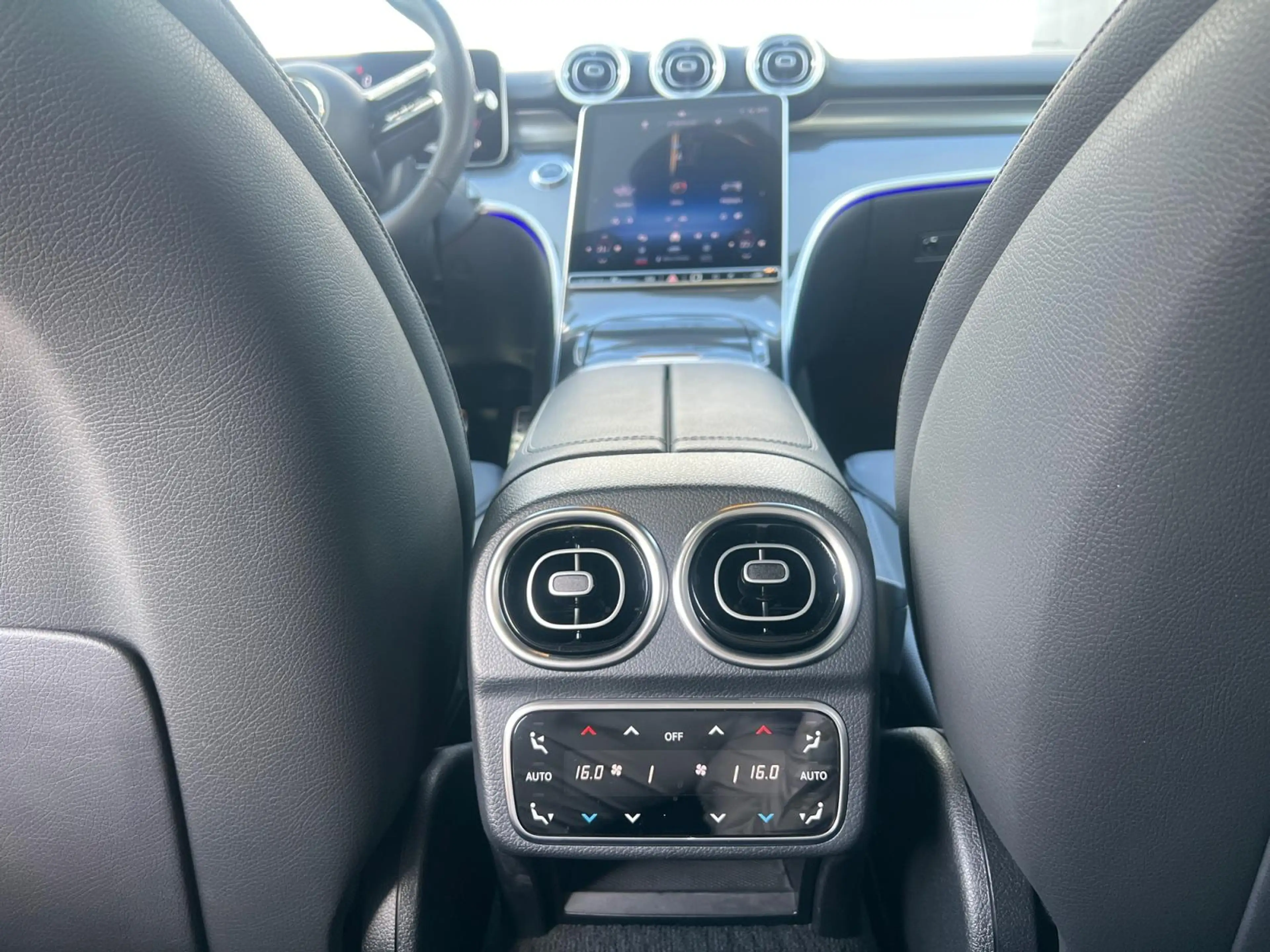 Mercedes-Benz C 200 d AMG Line — photo 18