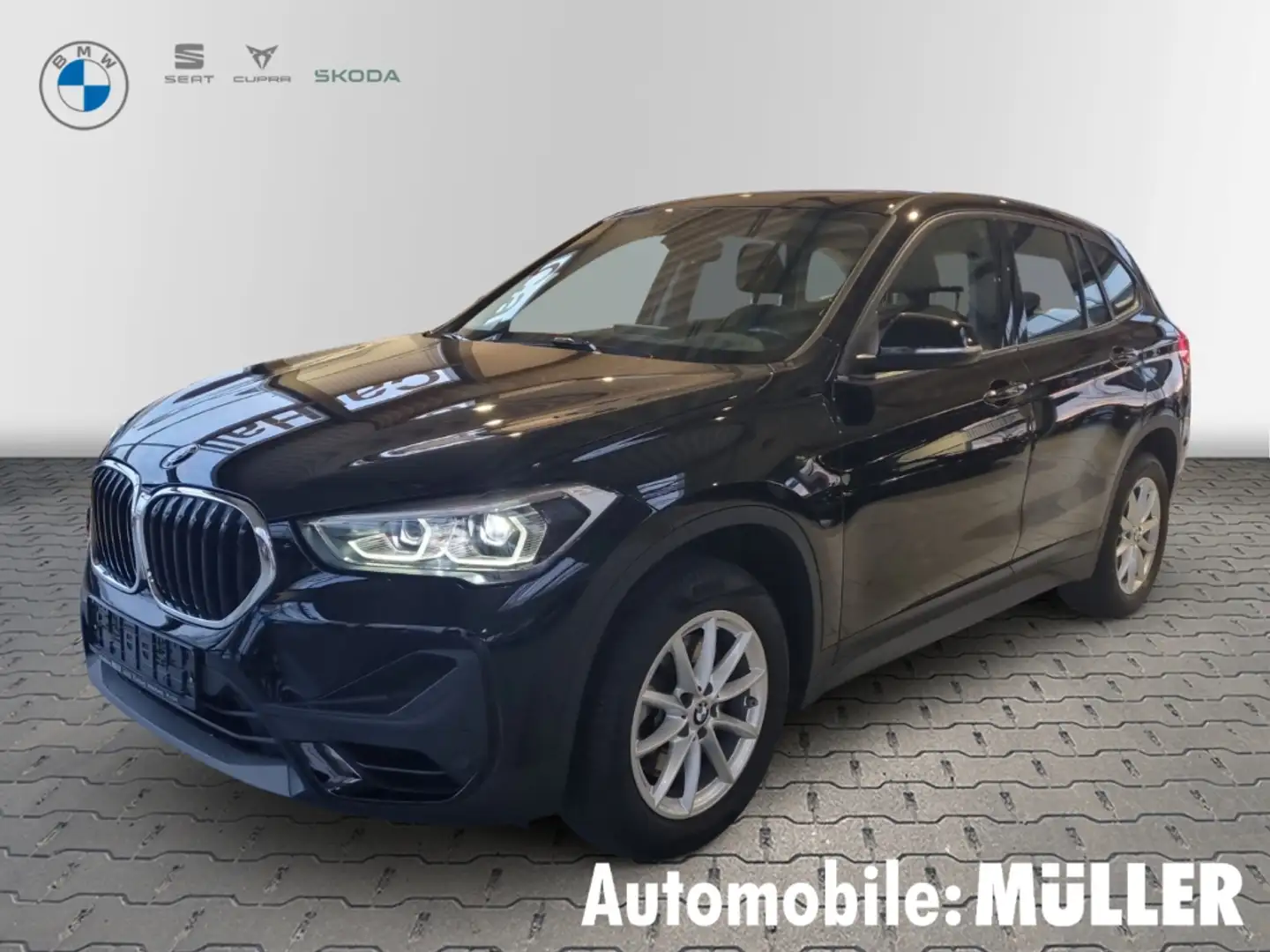 BMW X1 sDrive 20i HUD El. Panodach Navi LED ACC El. Heckk Schwarz - 1