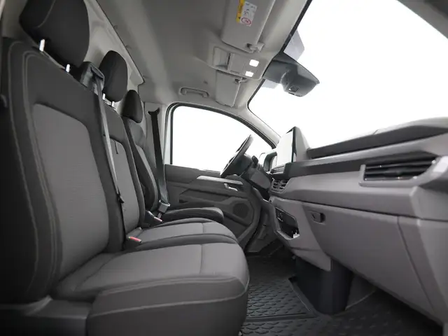 Volkswagen Transporter view 3
