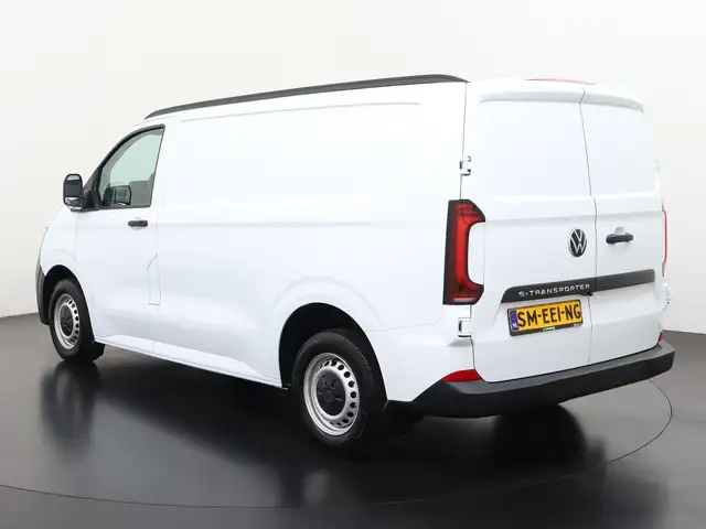 Volkswagen Transporter view 6