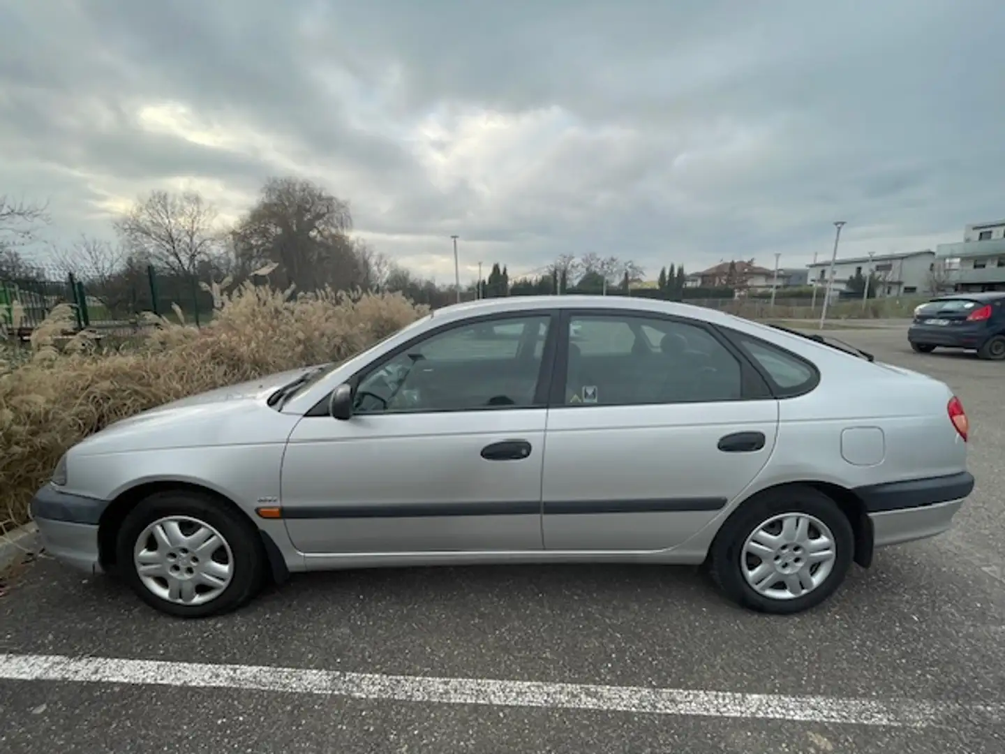 Toyota Avensis Toyota Avensis Liftback 1.8 VVT-i 2002 Argent - 2