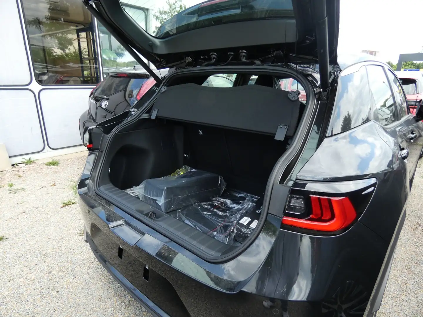 Lexus LBX 1.5 Hybrid Elegant Black Safe & Sound Paket Negro - 2