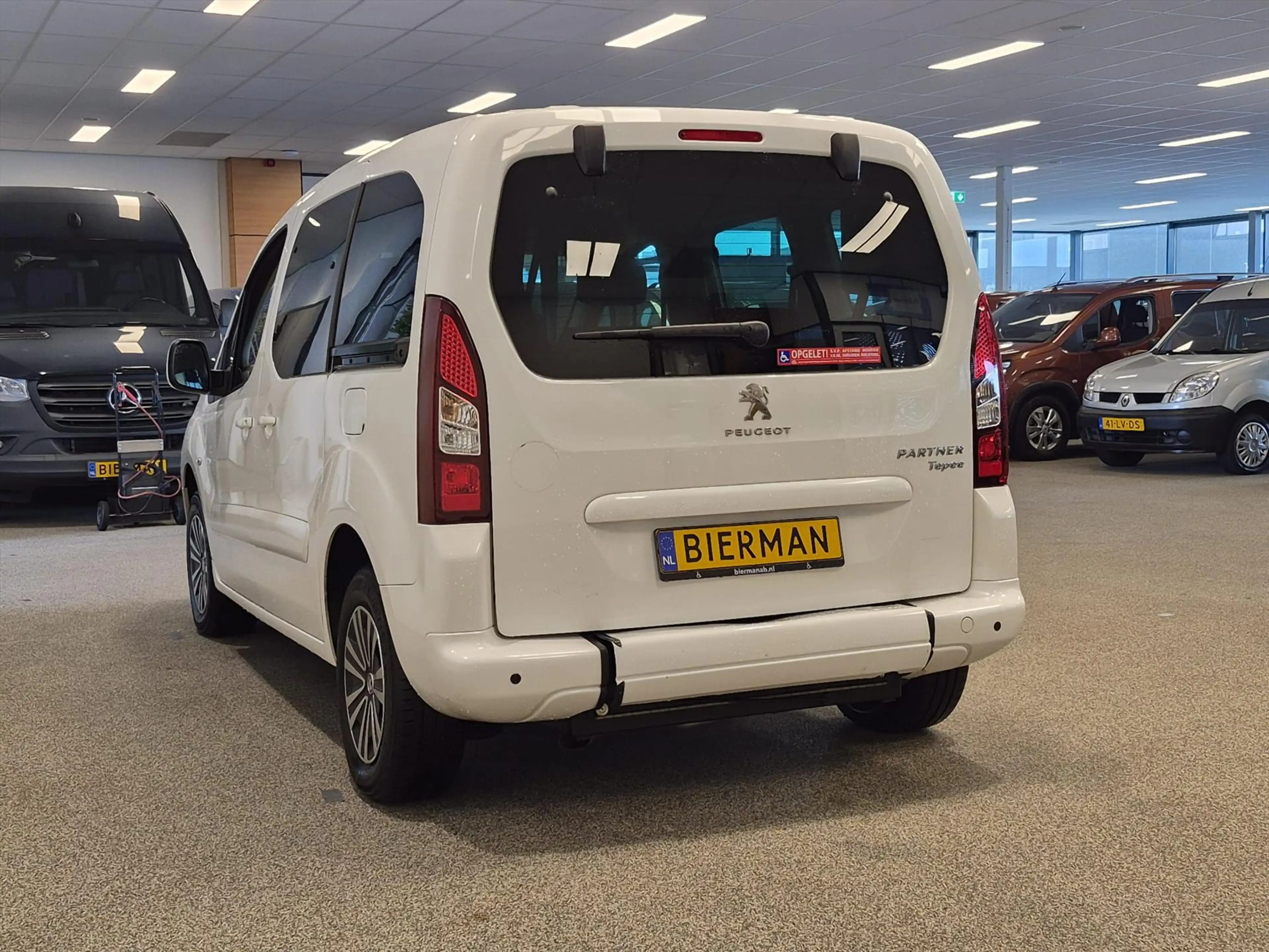 Peugeot Partner Rolstoelauto Automaat Zelfrijder Rolstoel 1e zitri — photo 15