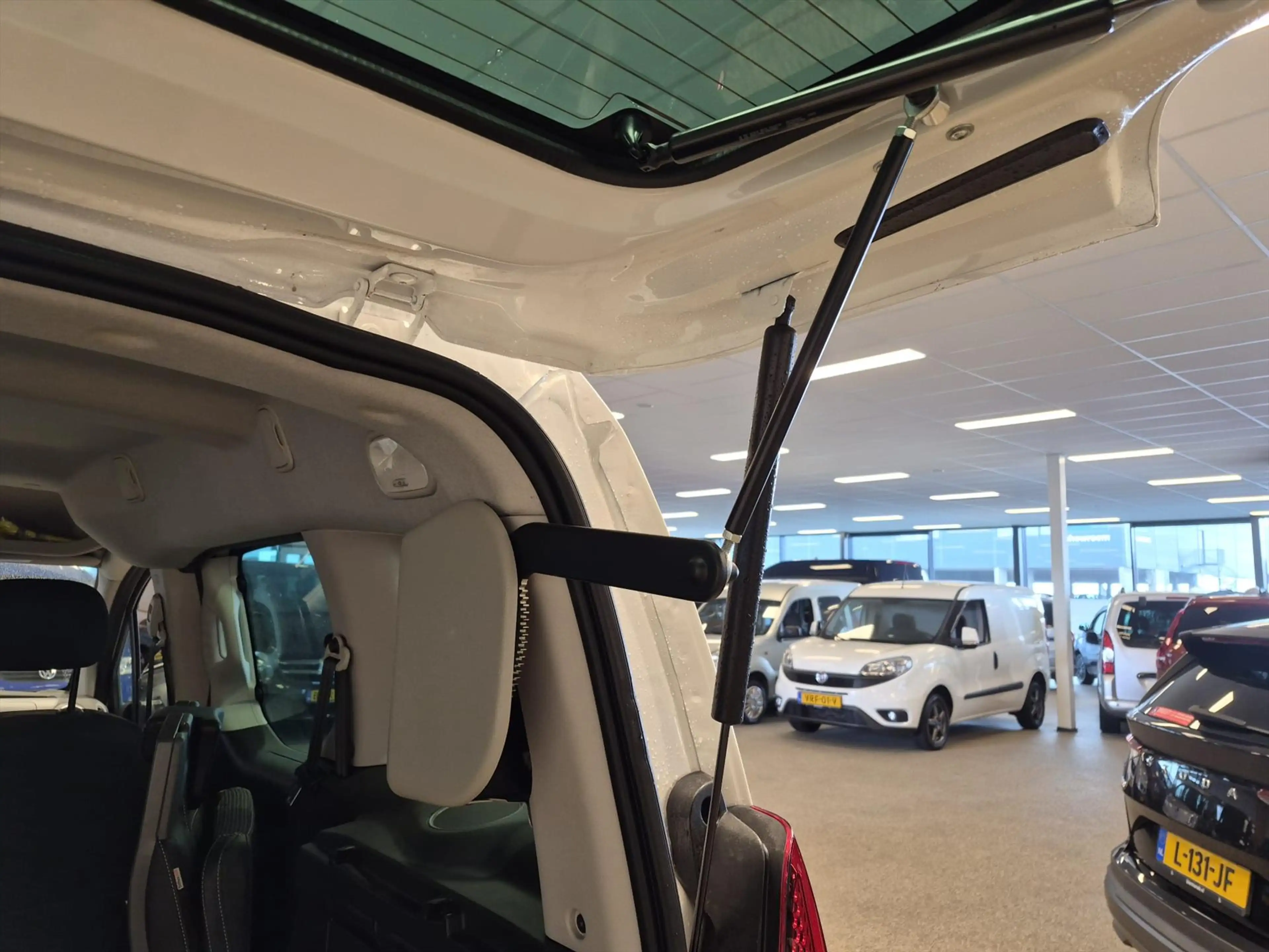 Peugeot Partner Rolstoelauto Automaat Zelfrijder Rolstoel 1e zitri — photo 8