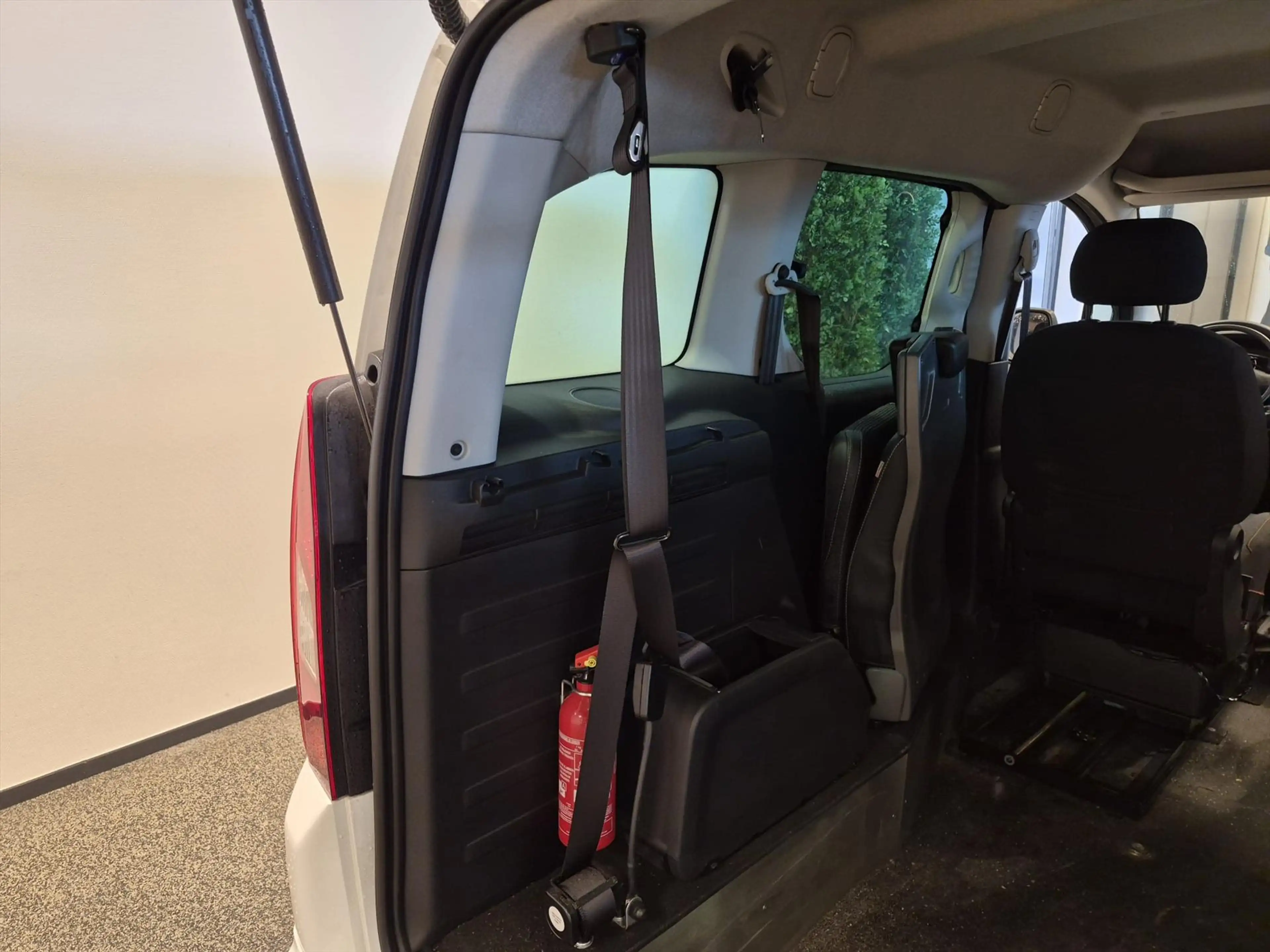 Peugeot Partner Rolstoelauto Automaat Zelfrijder Rolstoel 1e zitri — photo 9