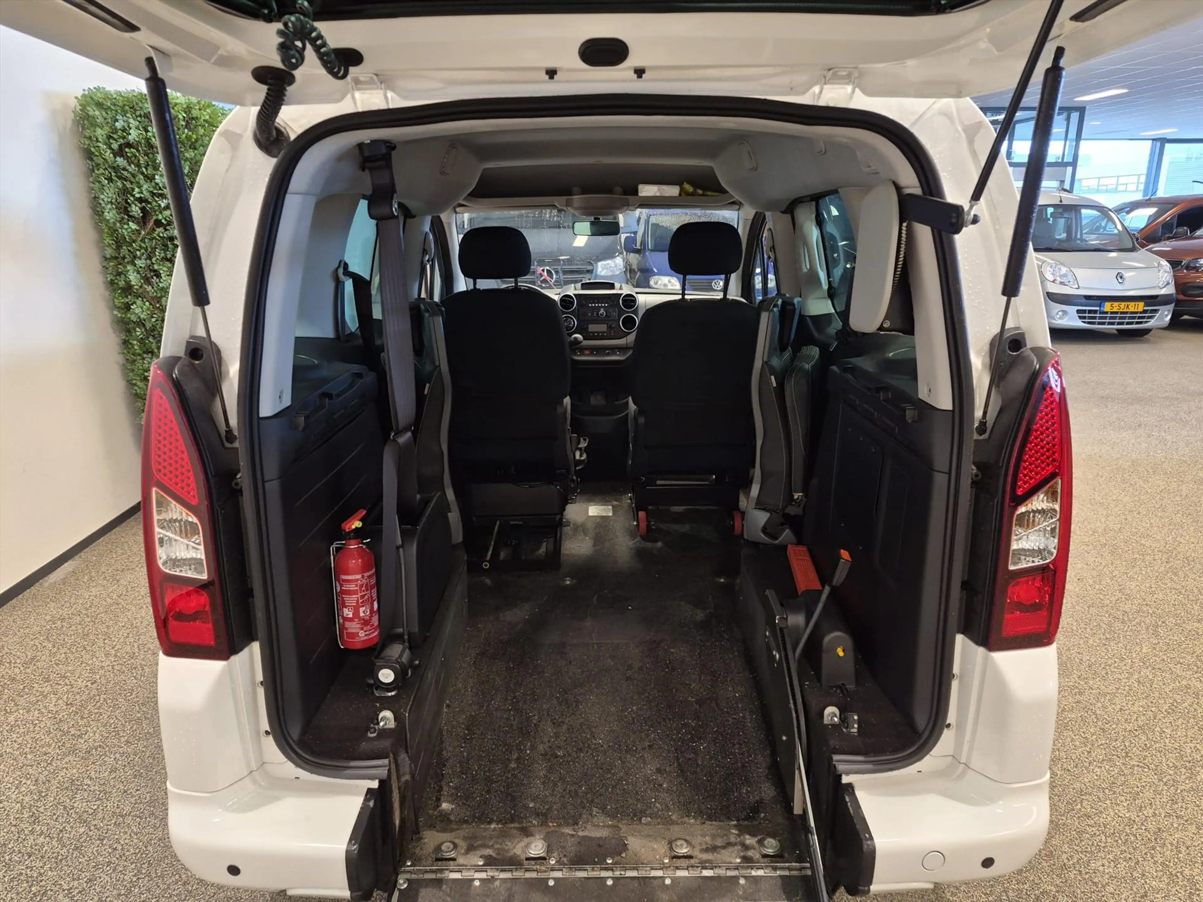 Peugeot Partner Rolstoelauto Automaat Zelfrijder Rolstoel 1e zitri — photo 3