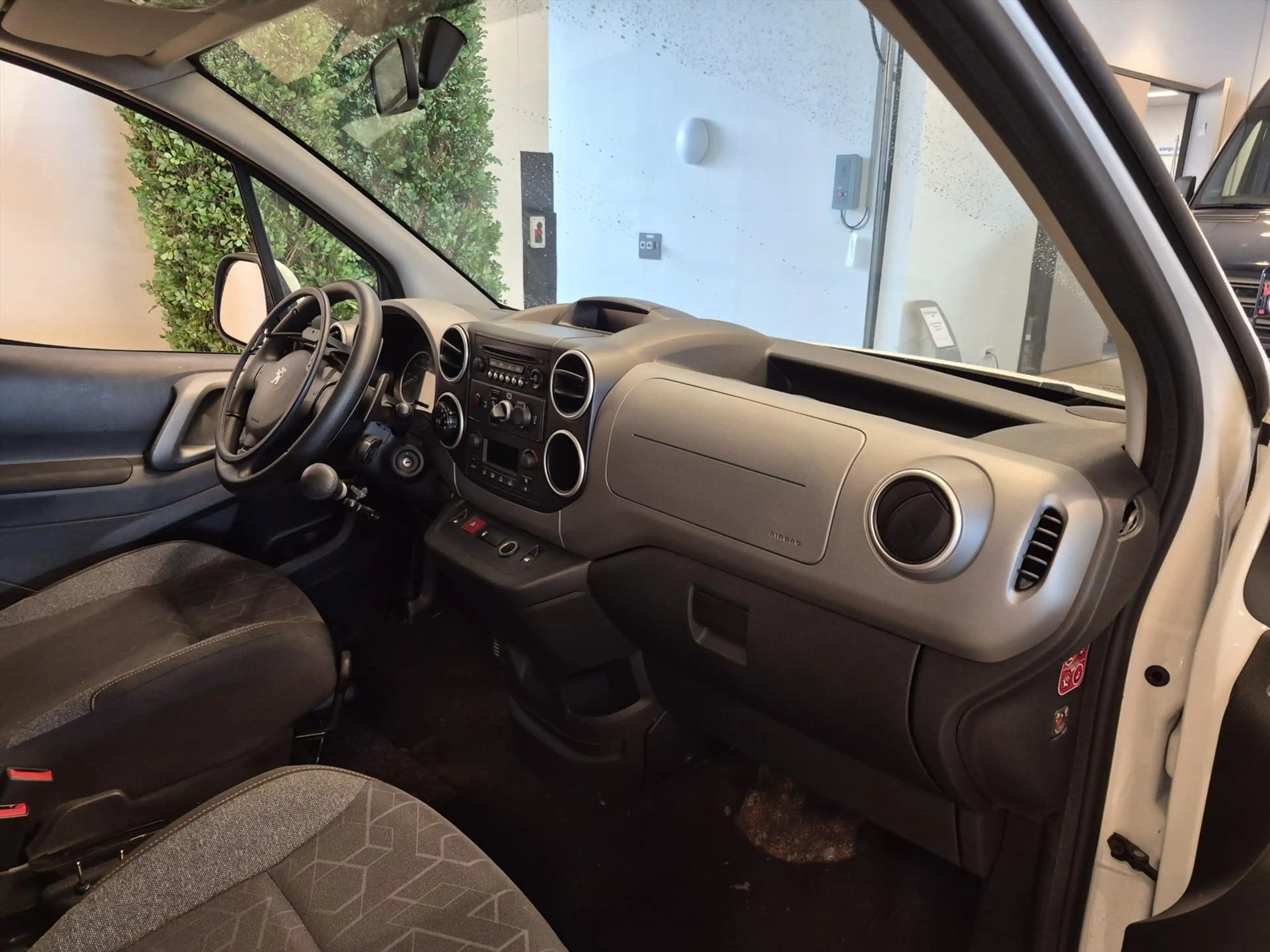 Peugeot Partner Rolstoelauto Automaat Zelfrijder Rolstoel 1e zitri — photo 19