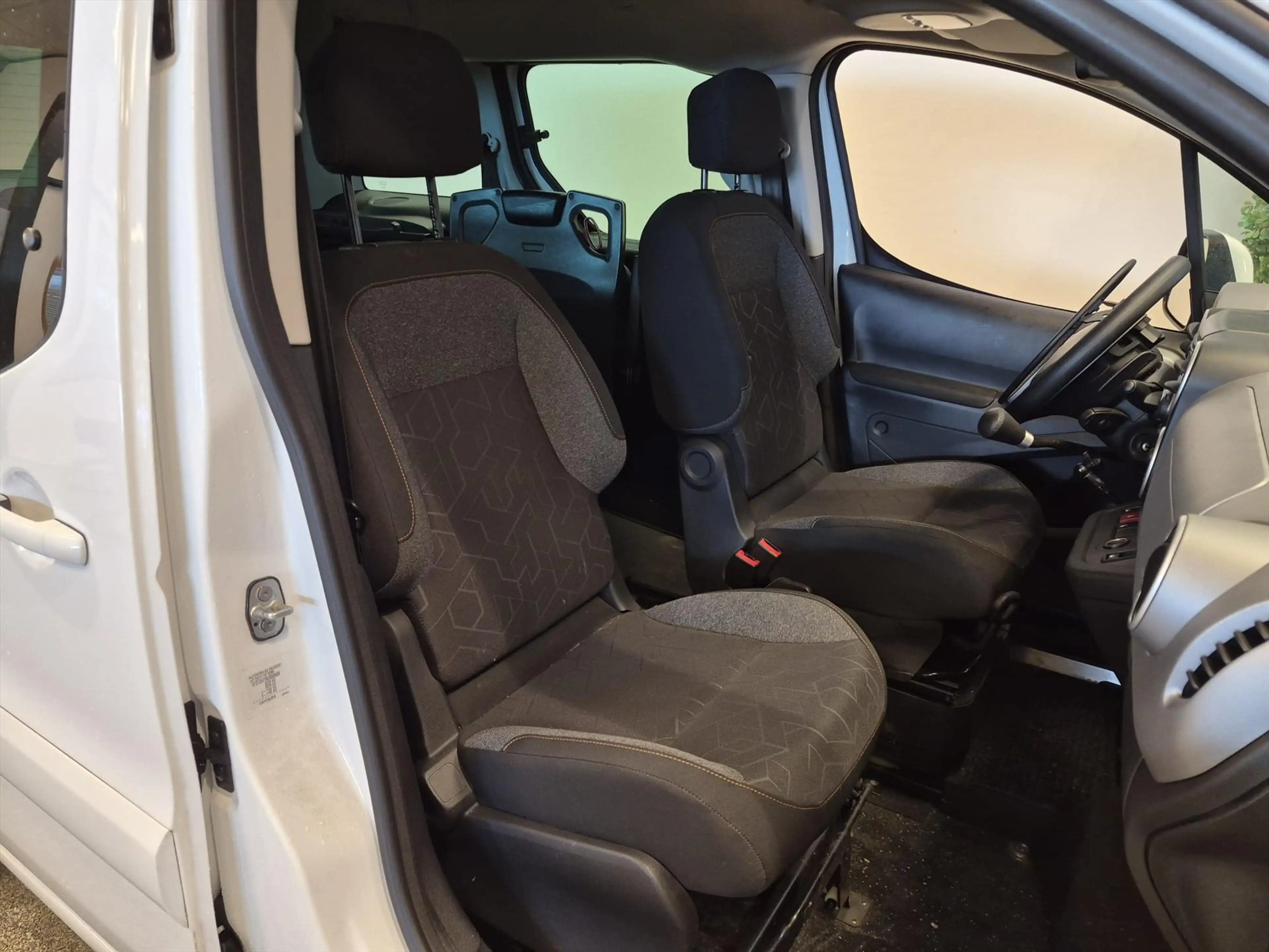 Peugeot Partner Rolstoelauto Automaat Zelfrijder Rolstoel 1e zitri — photo 18