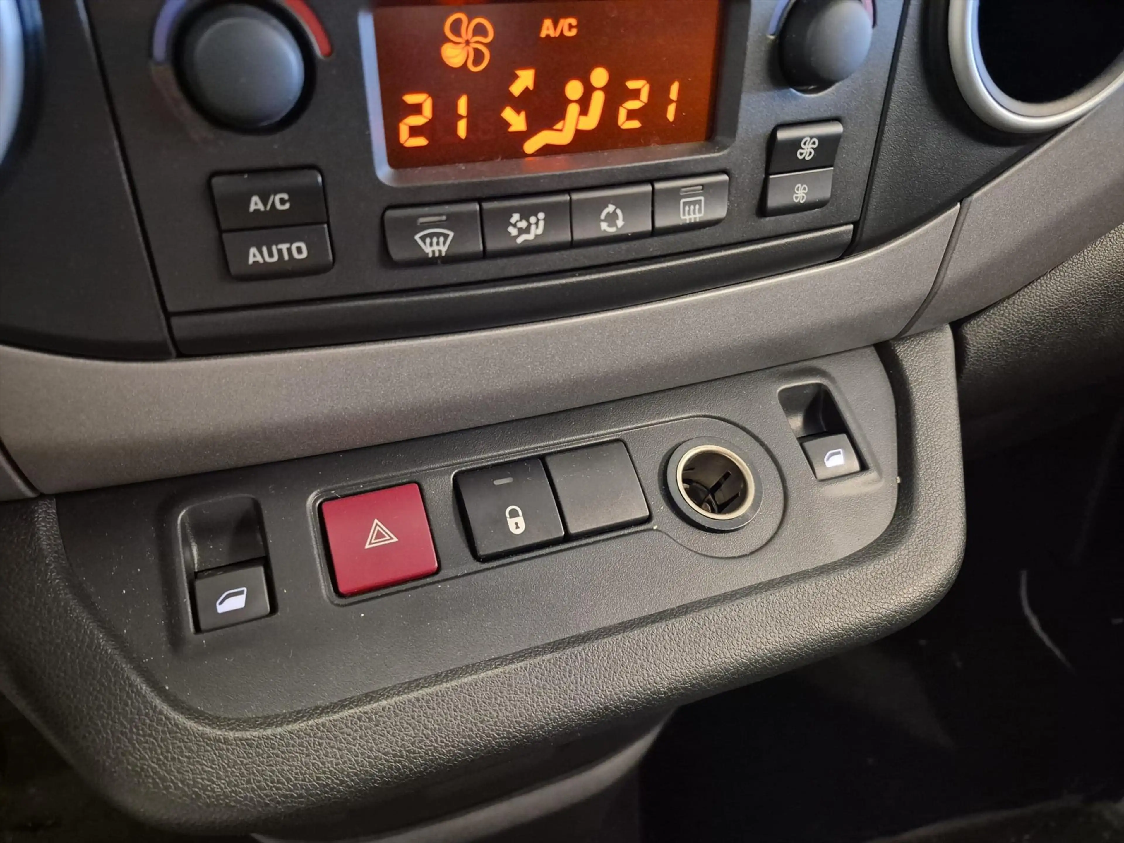 Peugeot Partner Rolstoelauto Automaat Zelfrijder Rolstoel 1e zitri — photo 23