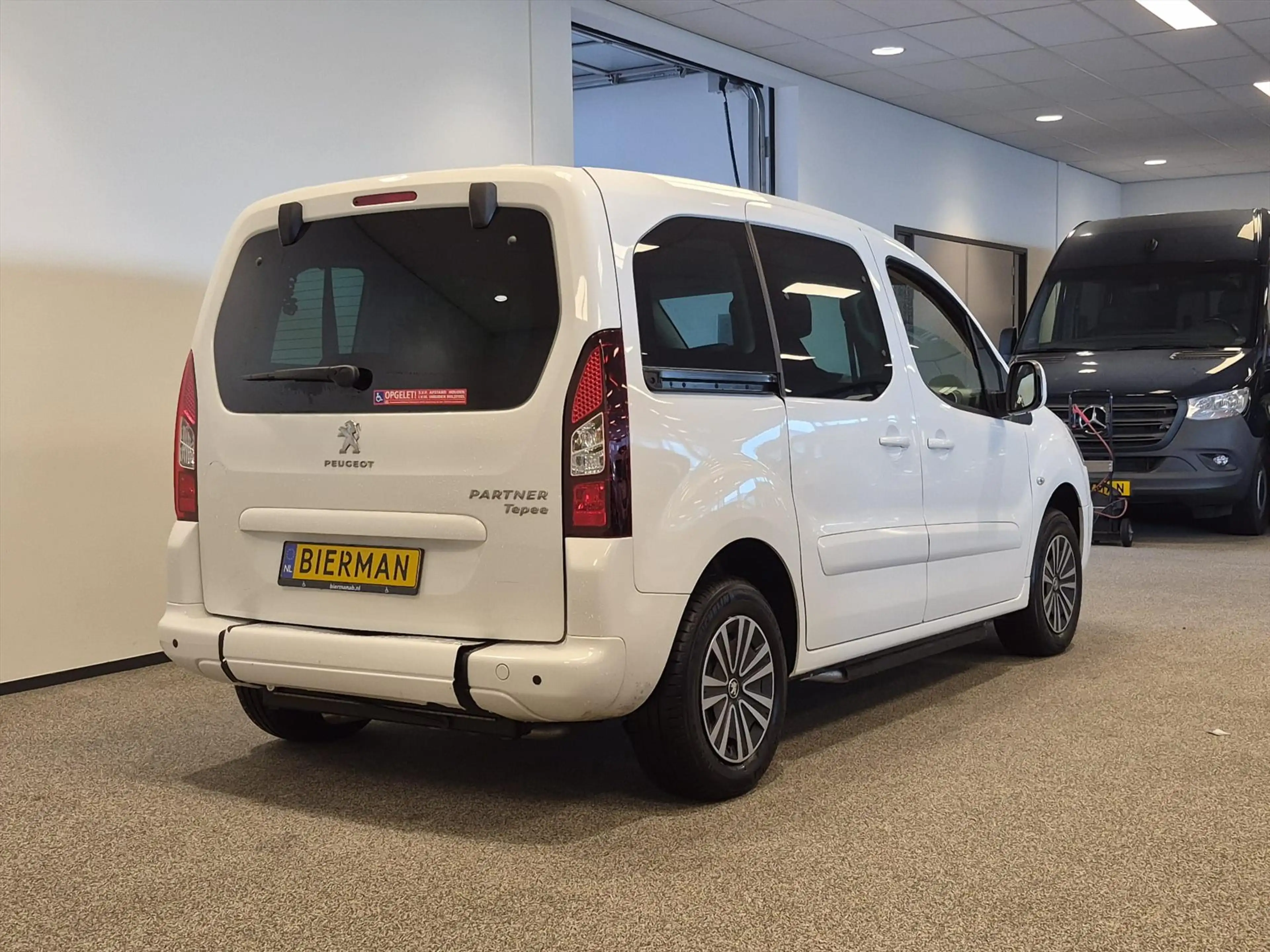 Peugeot Partner Rolstoelauto Automaat Zelfrijder Rolstoel 1e zitri — photo 16
