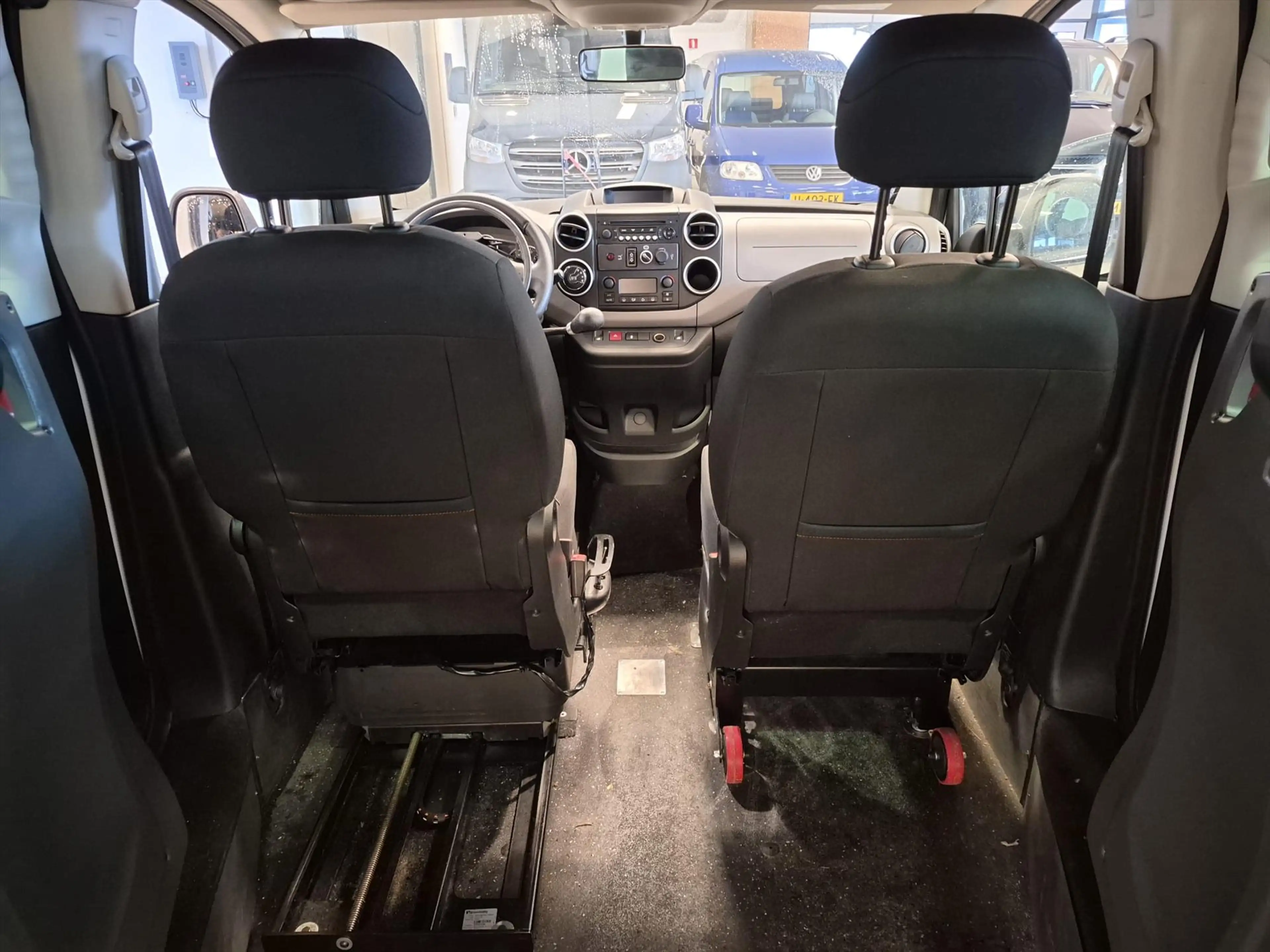 Peugeot Partner Rolstoelauto Automaat Zelfrijder Rolstoel 1e zitri — photo 5