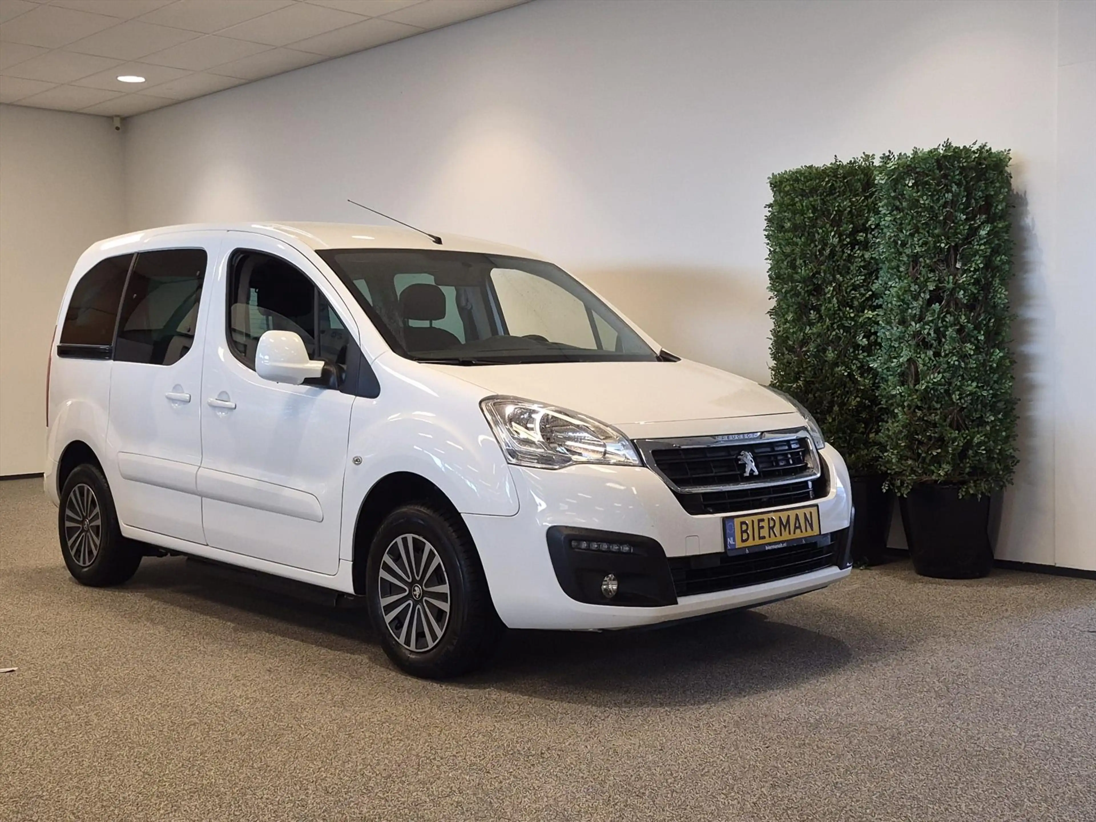 Peugeot Partner Rolstoelauto Automaat Zelfrijder Rolstoel 1e zitri — photo 13