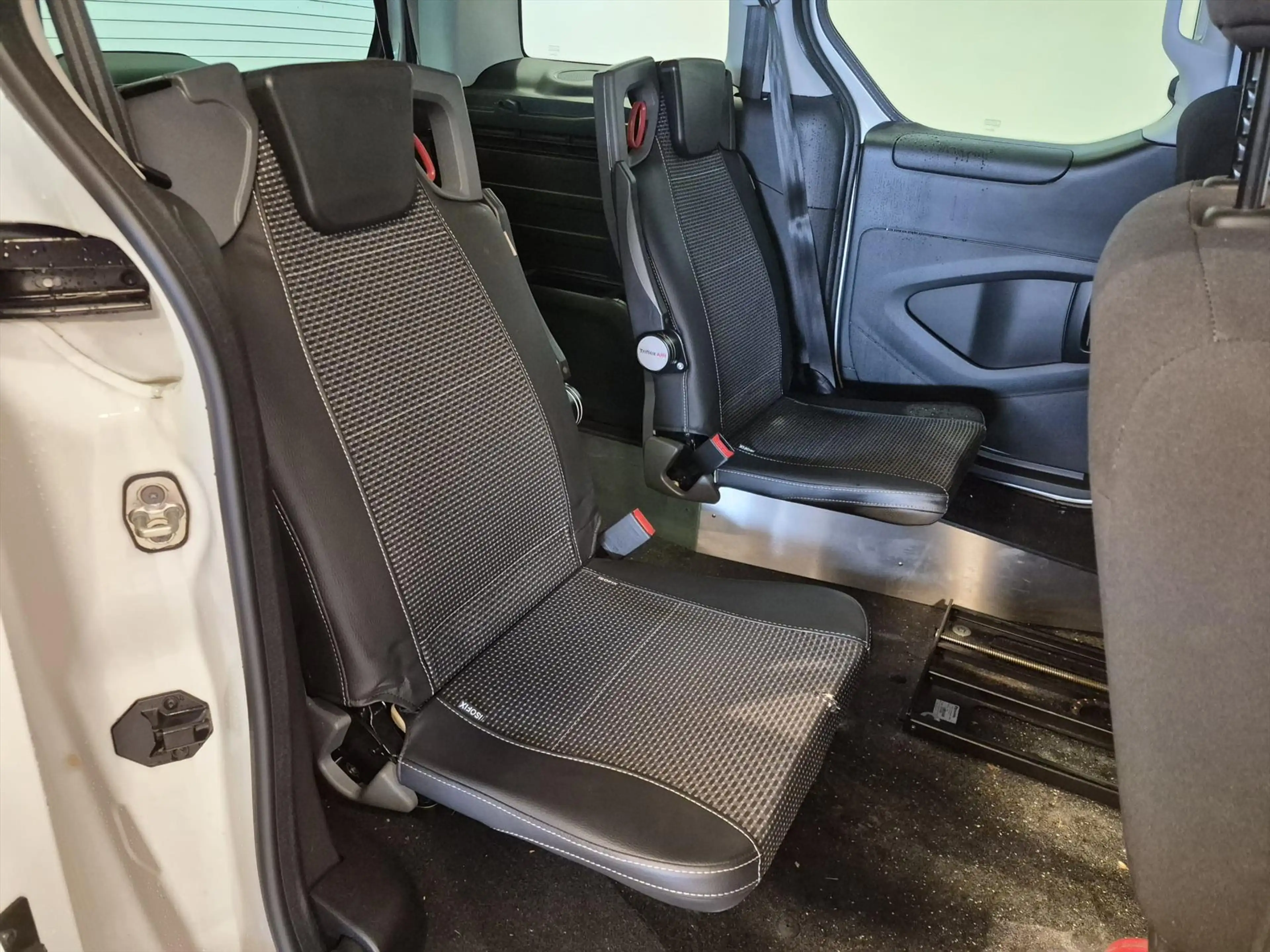 Peugeot Partner Rolstoelauto Automaat Zelfrijder Rolstoel 1e zitri — photo 6