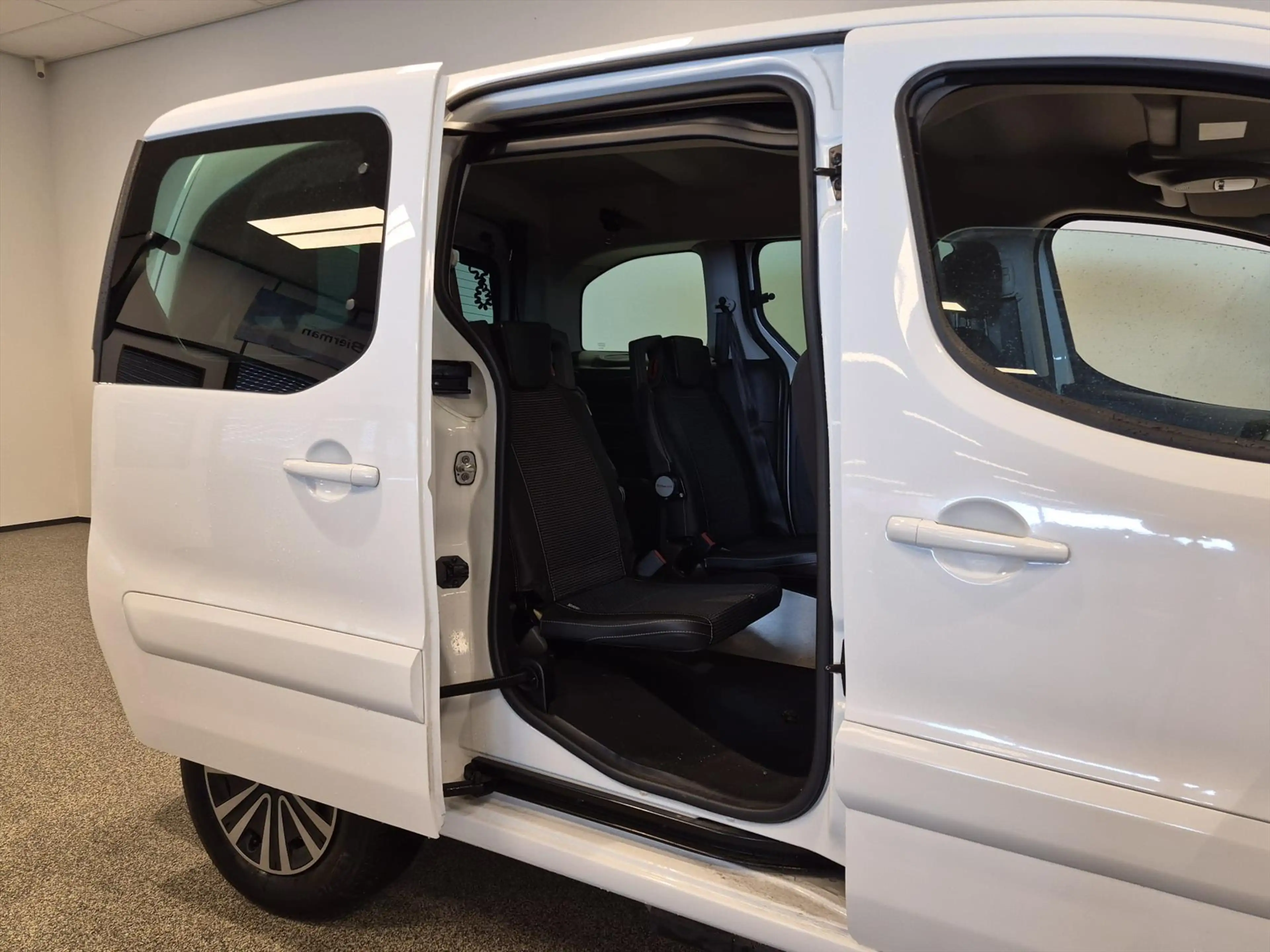 Peugeot Partner Rolstoelauto Automaat Zelfrijder Rolstoel 1e zitri — photo 17