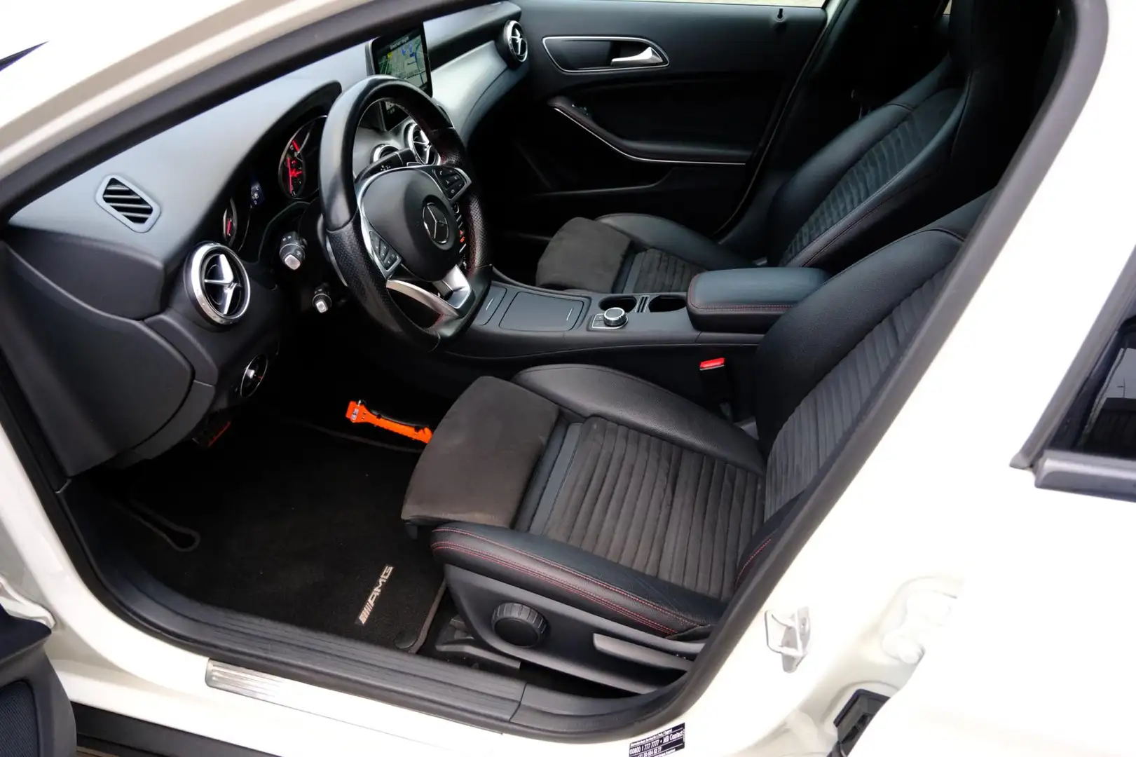 Mercedes-Benz GLA 180 AMG Night Edition Plus Aut. Navi|Xenon|Leder-Alcan Blanc - 2