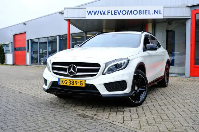 Mercedes-Benz GLA 180 AMG Night Edition Plus Aut. Navi|Xenon|Leder-Alcan