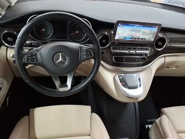 Mercedes-Benz V-Class view 10