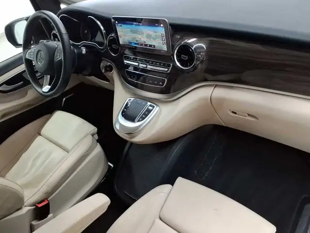 Mercedes-Benz V-Class view 9