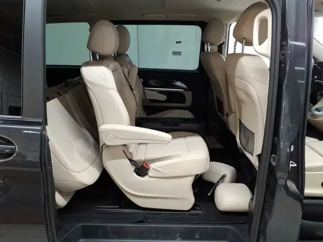 Mercedes-Benz V-Class view 13