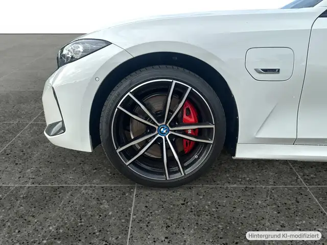 BMW 3 Series view 10