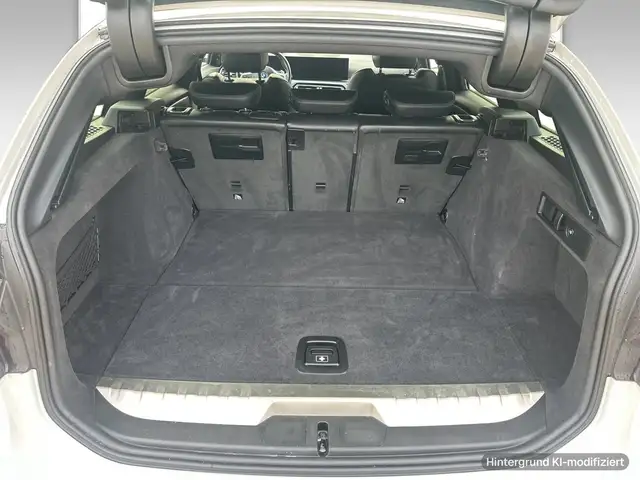 BMW 3 Series view 11