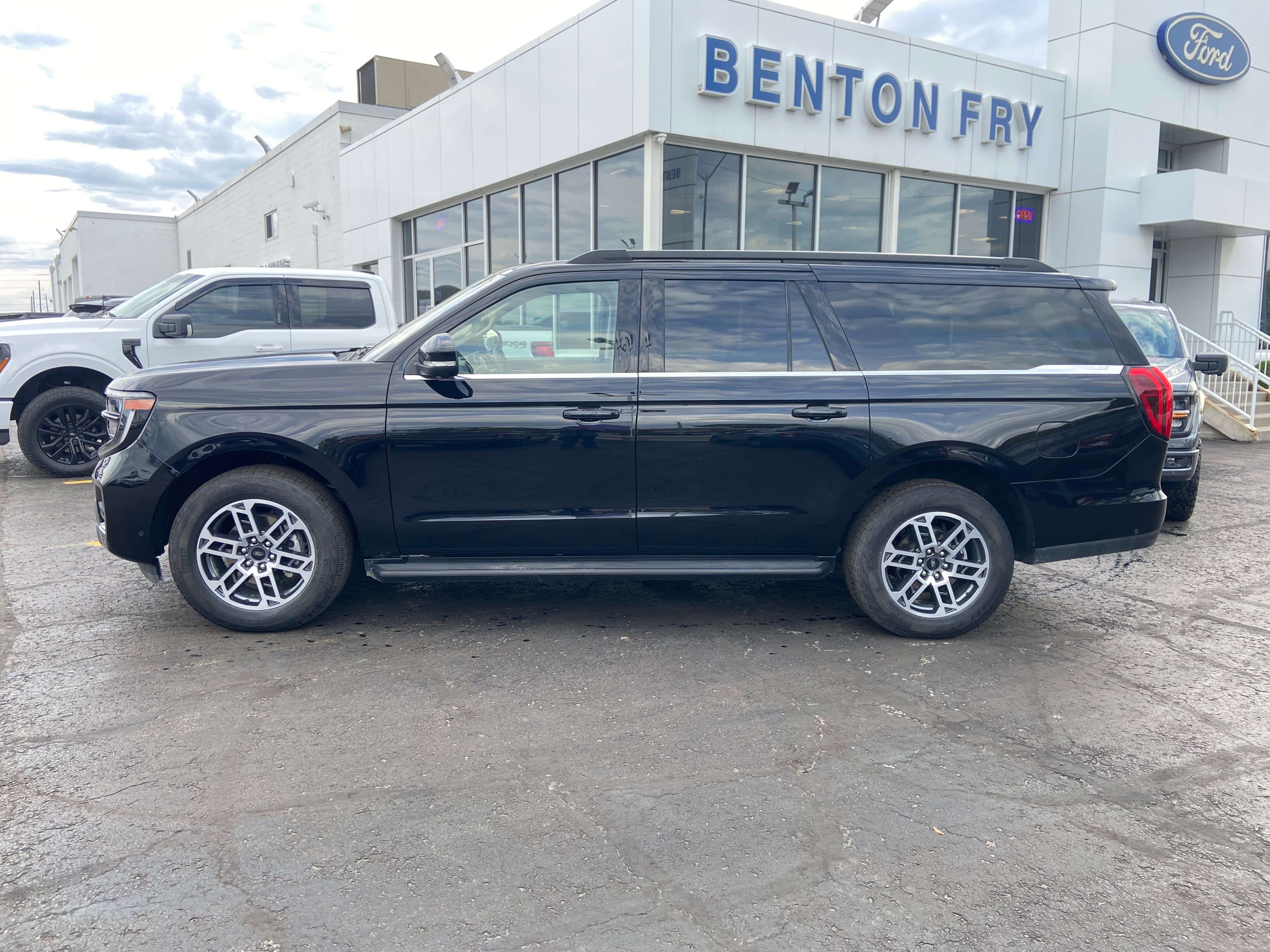 2025 Ford Expedition ACTIVE MAX 3.5L ADAPTIVE CRUISE ACTIVE X SEATING — photo 2