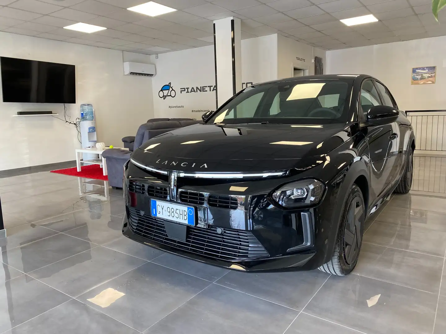 Lancia Ypsilon NEW YPSILON 1.2 101cv E-DCT - KMO 2025 Nero - 2