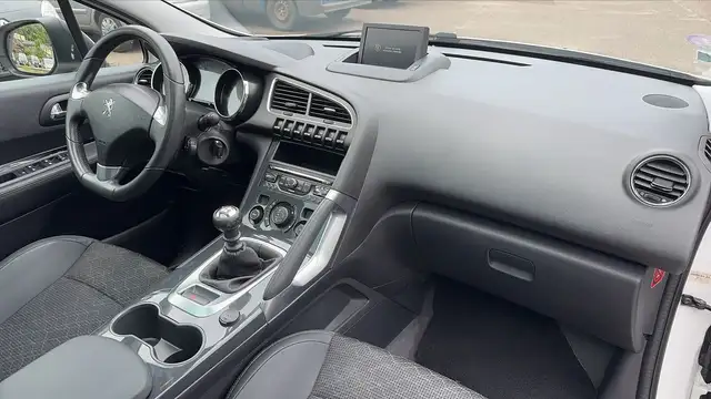 Peugeot 3008 view 10