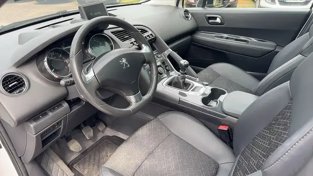Peugeot 3008 view 8