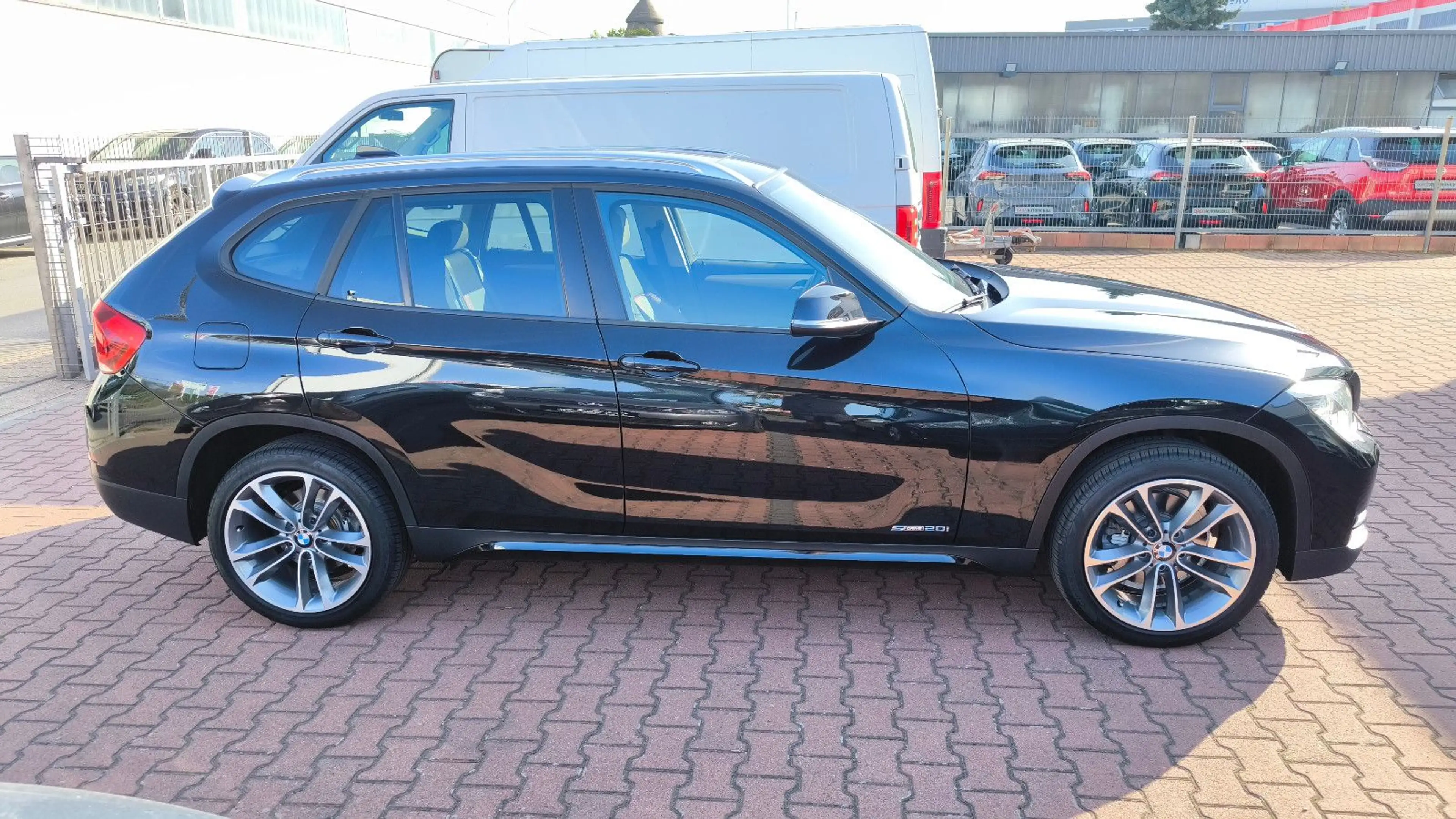 BMW X1 sDrive 20i Automatik Navi — photo 2