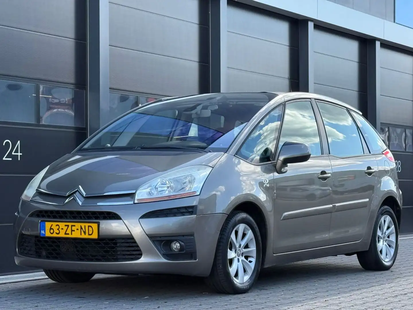 Citroen C4 Picasso 1.6 HDI Pano AUTOMAAT Bruin - 1