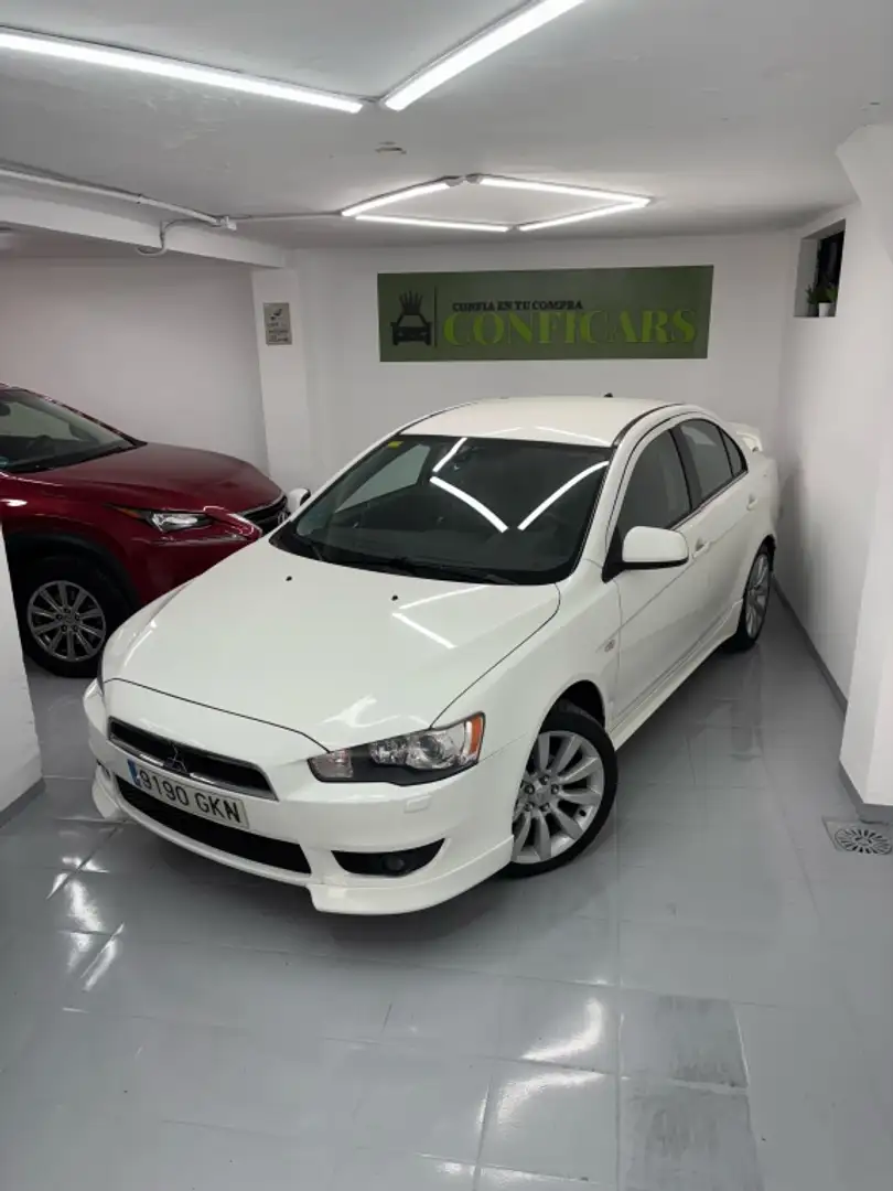 Mitsubishi Lancer Sportback 1.8 Instyle CVT Lila - 1