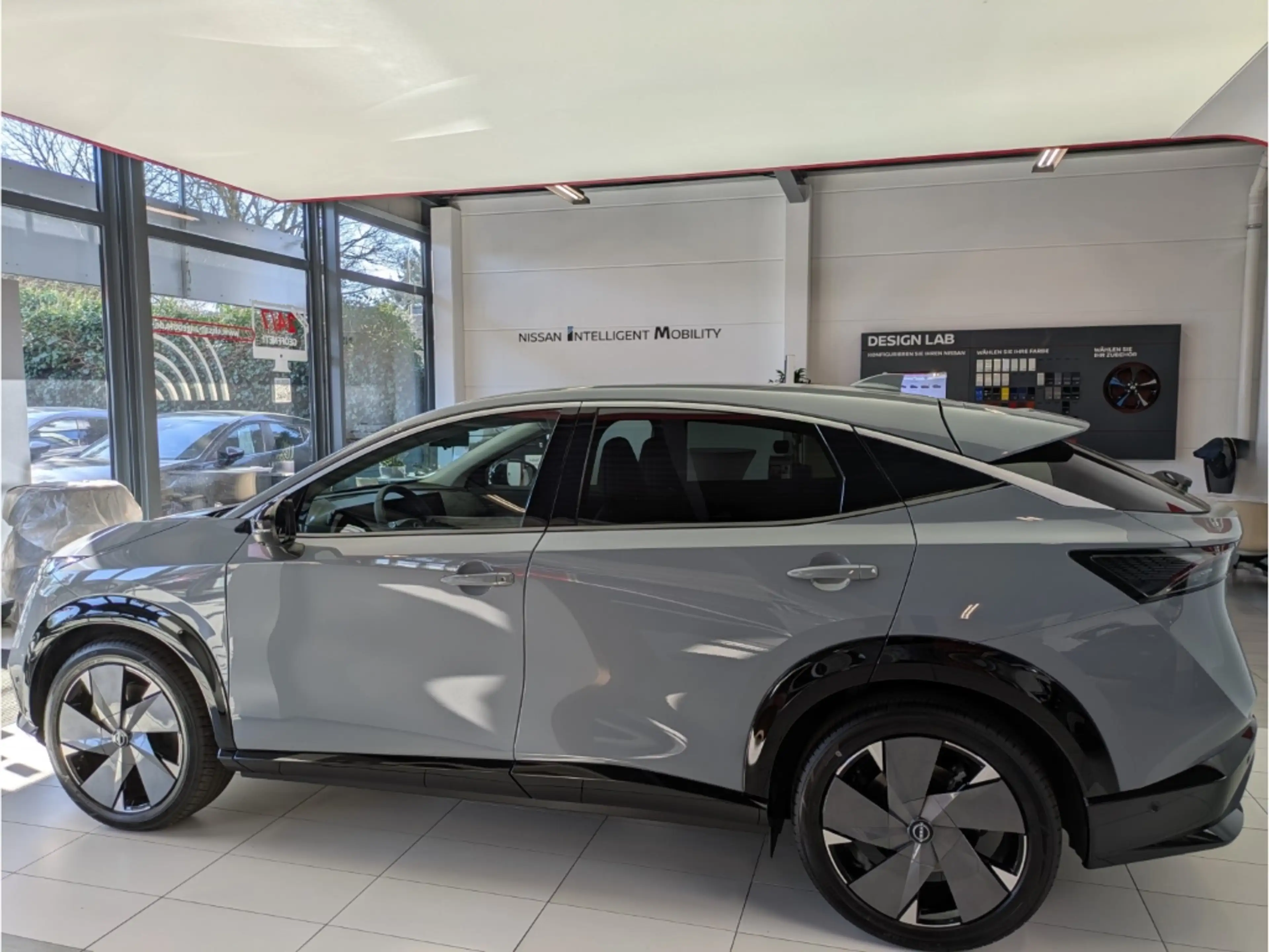 Nissan Ariya EVOLVE 87kWh 242PS 20''-Alu HUD El. Panodach Navi — photo 3