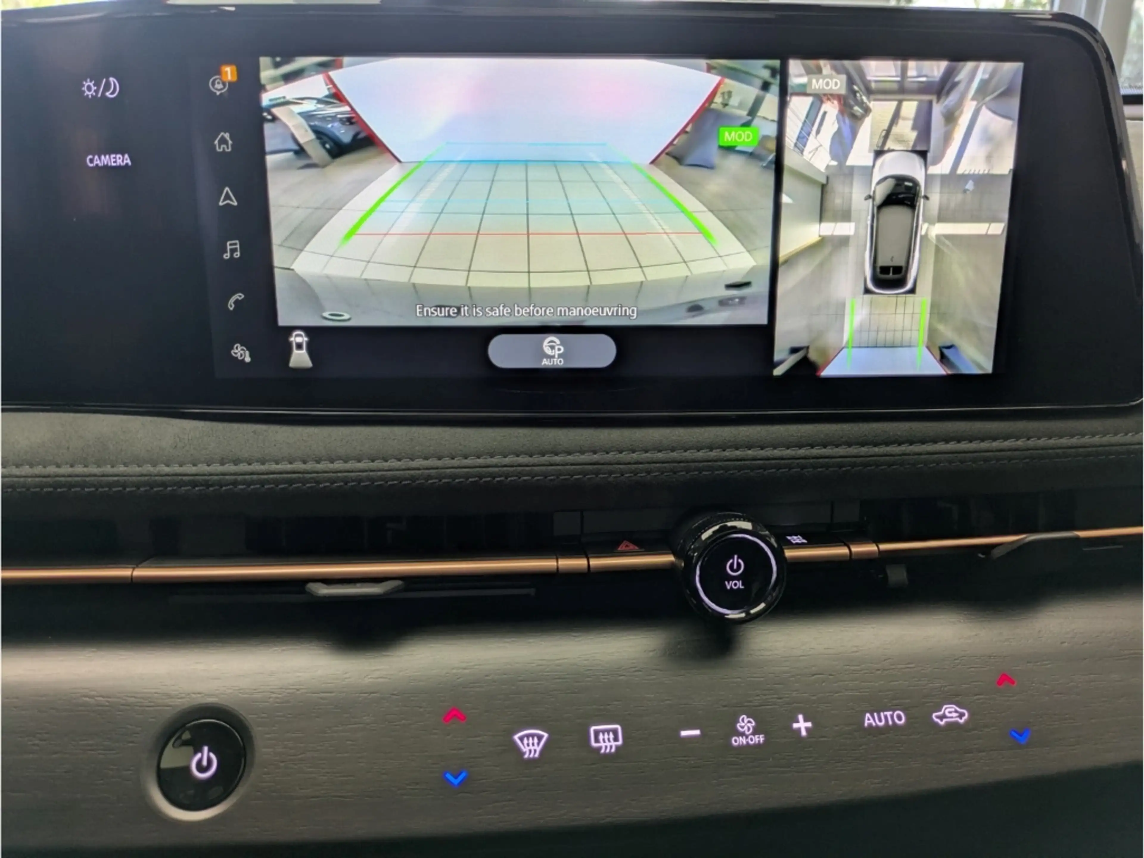 Nissan Ariya EVOLVE 87kWh 242PS 20''-Alu HUD El. Panodach Navi — photo 12