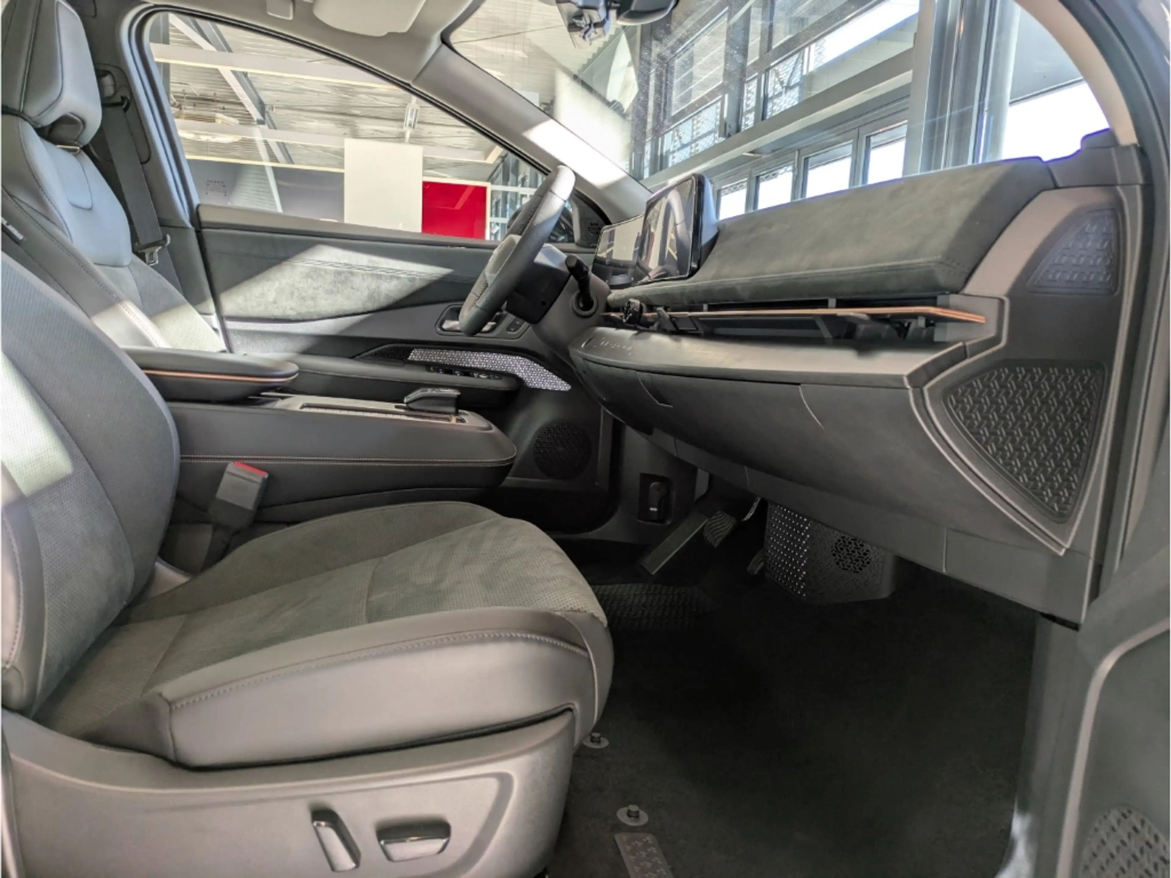 Nissan Ariya EVOLVE 87kWh 242PS 20''-Alu HUD El. Panodach Navi — photo 5