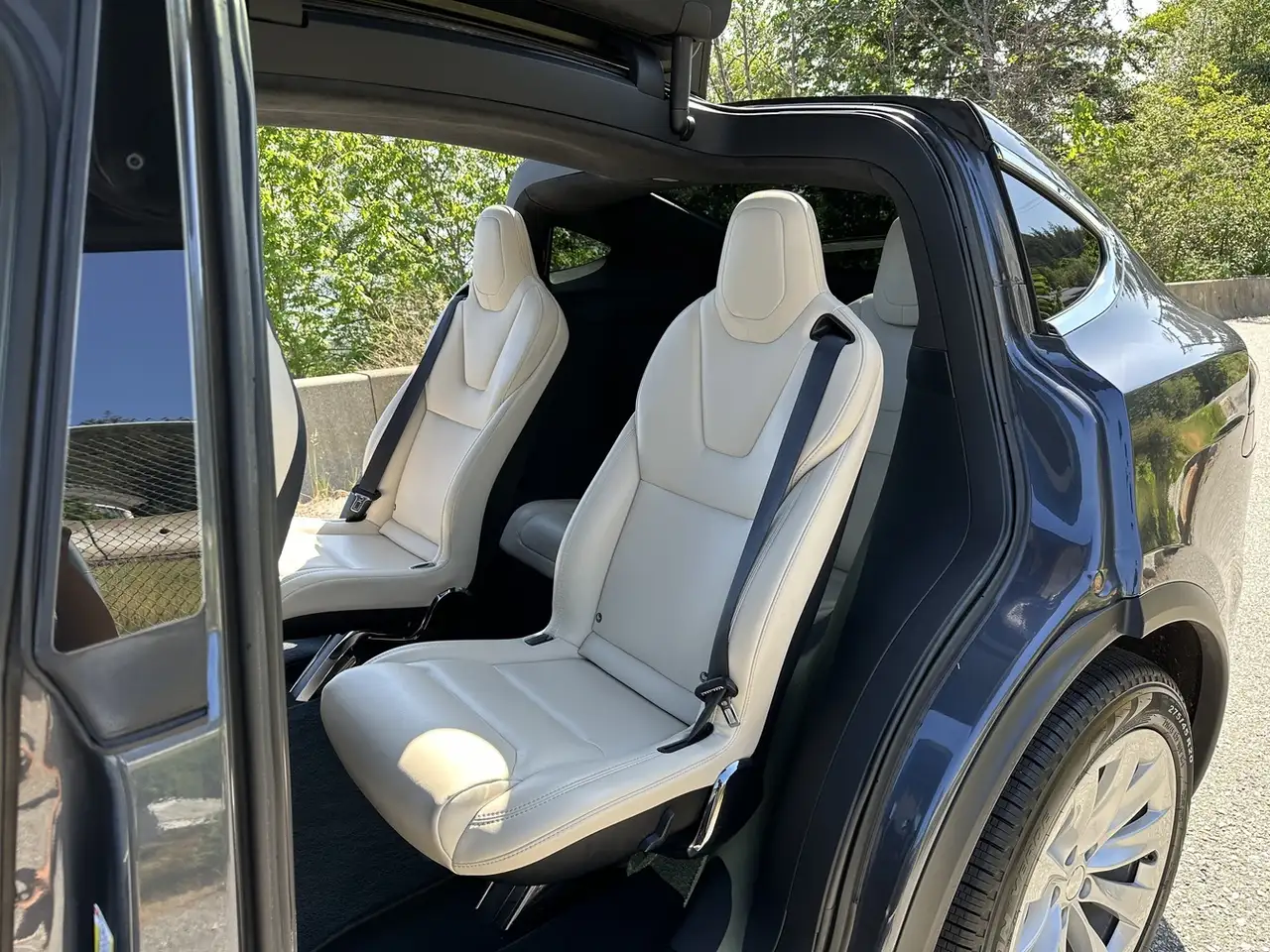 Tesla Model X photo Tesla Model X