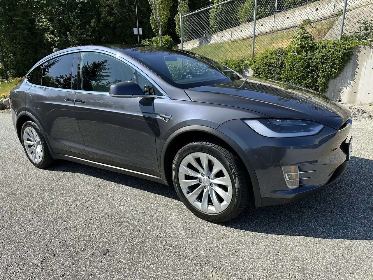 Tesla Model X photo Tesla Model X