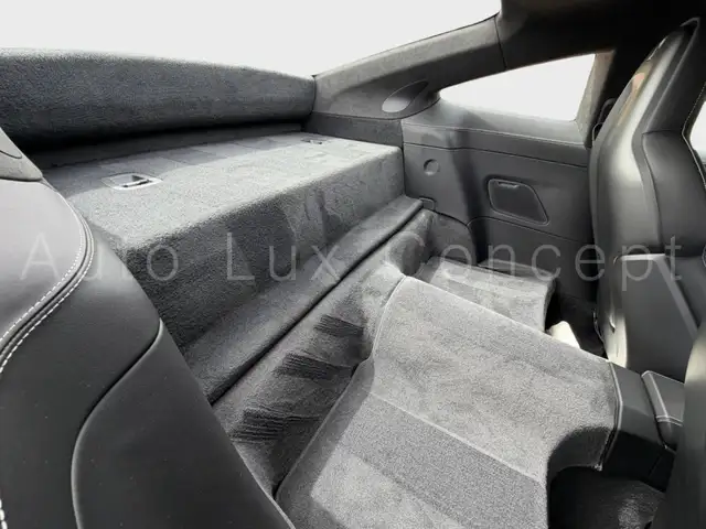 Porsche 911 view 10
