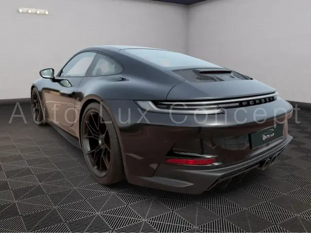 Porsche 911 view 6