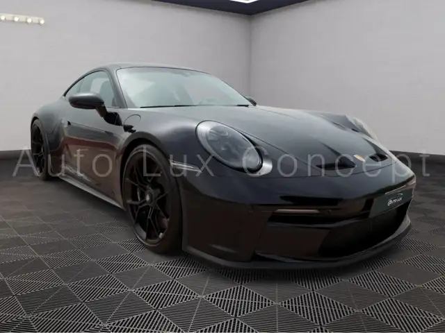 Porsche 911 view 3