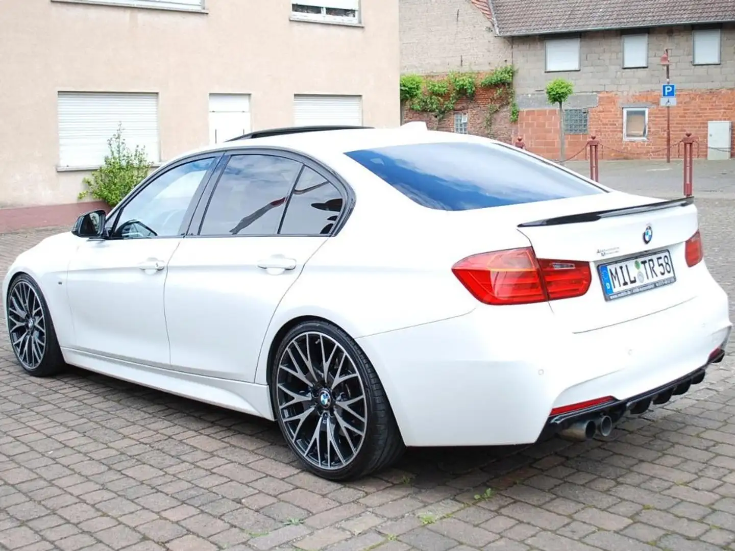 BMW 320 320d Aut. EDITION M-SPORT Weiß - 2