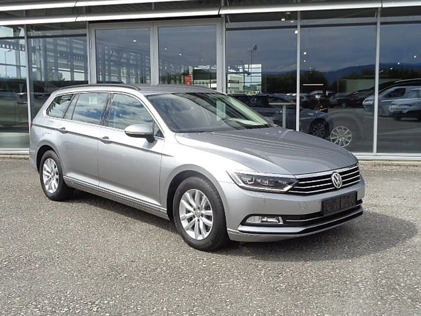Volkswagen Passat Kombi 1,6 TDI DSG *LED *NAVI *AHK Plateado - 1