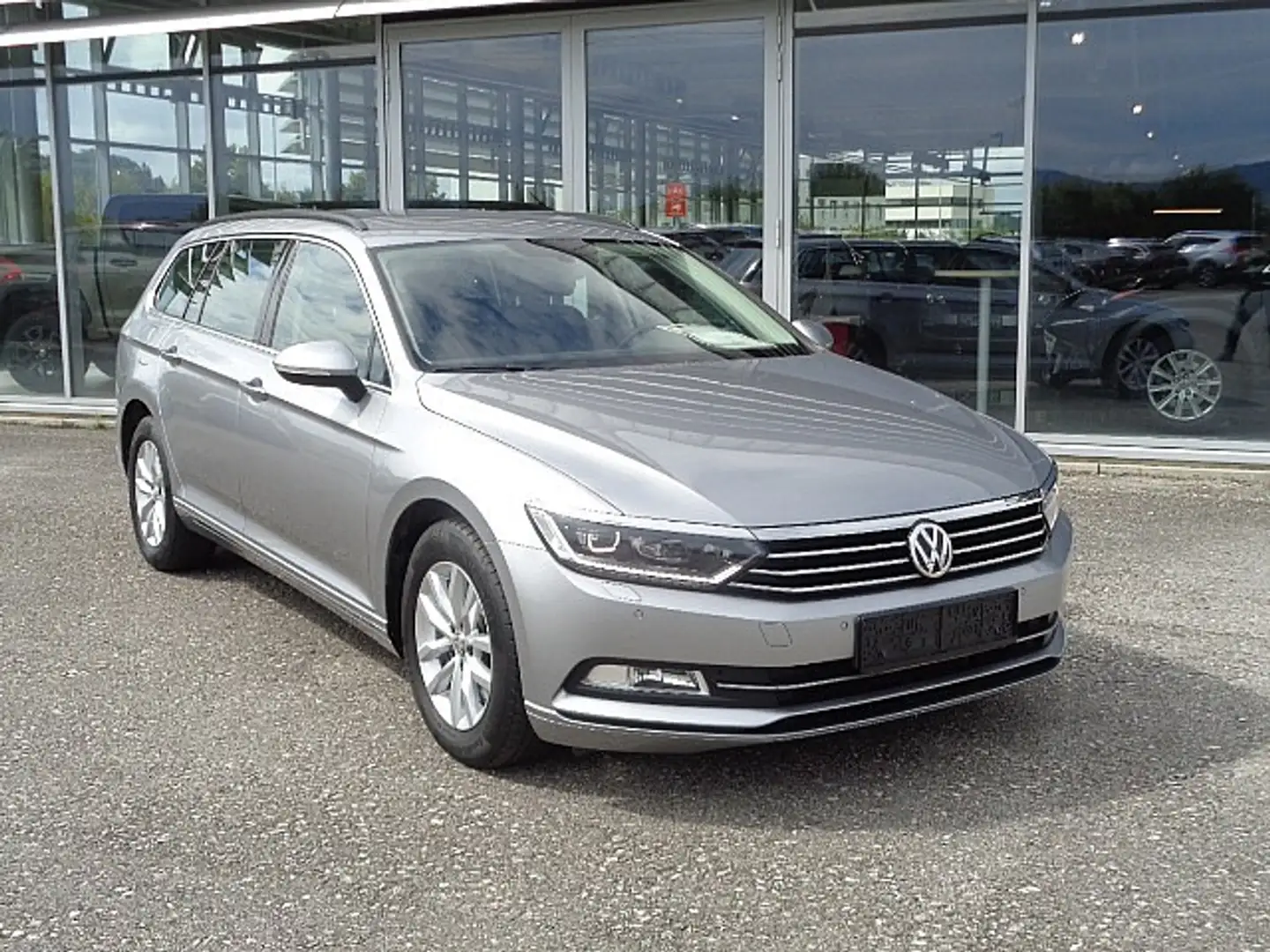 Volkswagen Passat Kombi 1,6 TDI DSG *LED *NAVI *AHK Plateado - 2
